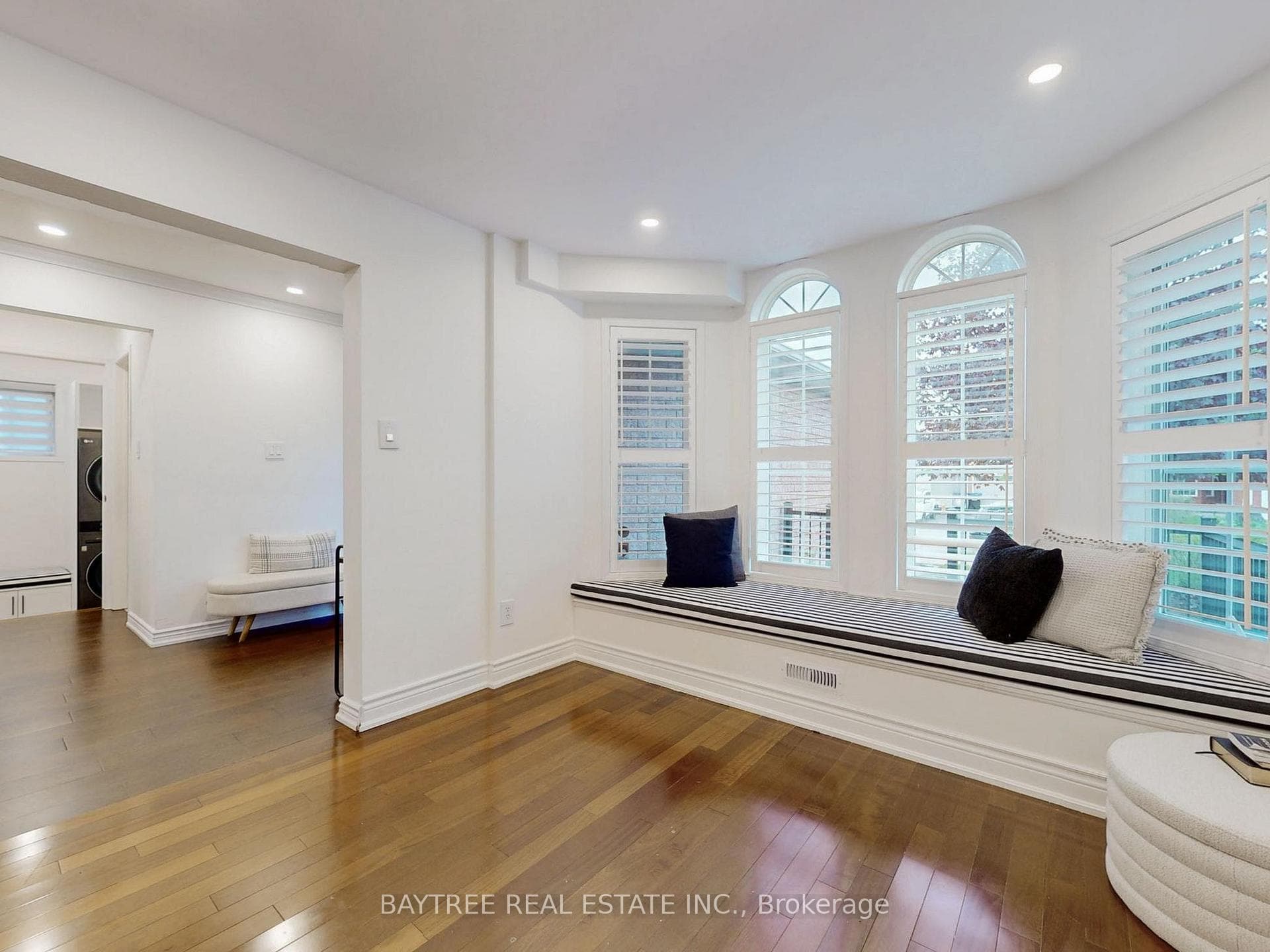 1034 Corrie Street photo 9