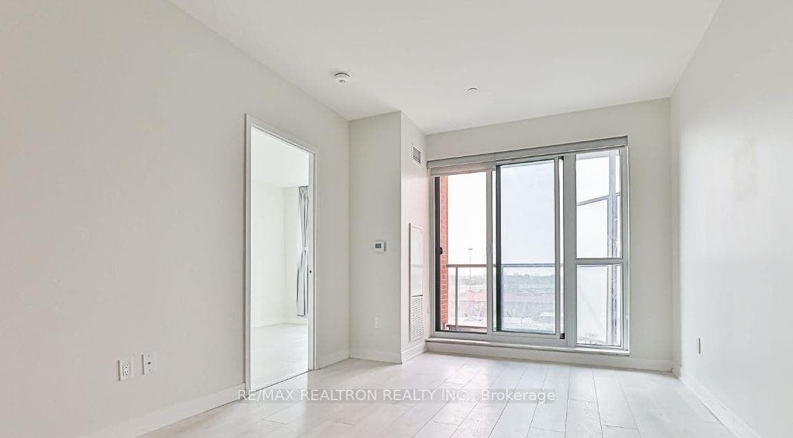 31 Tippett Road Unit 636 photo 19