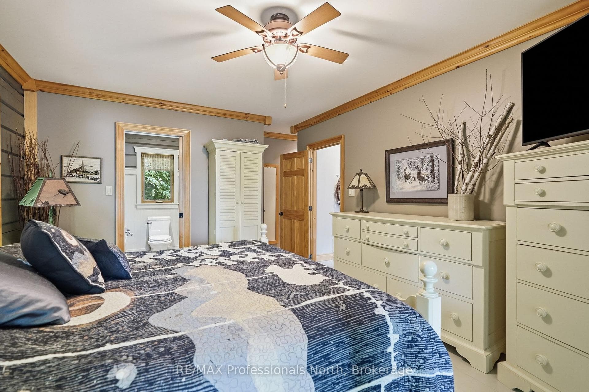 200 Riverside Drive photo 21