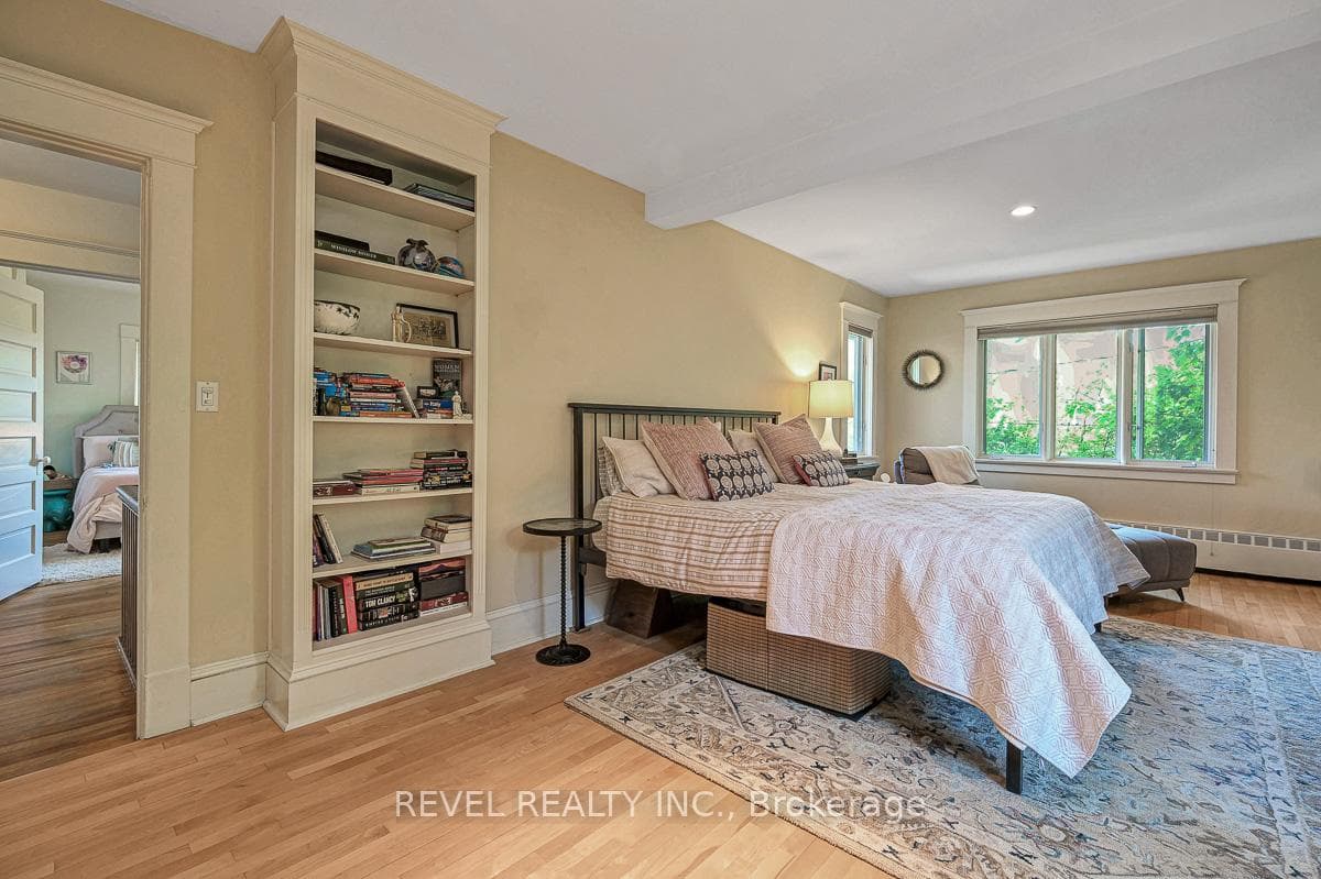 320 CLEMOW Avenue photo 22