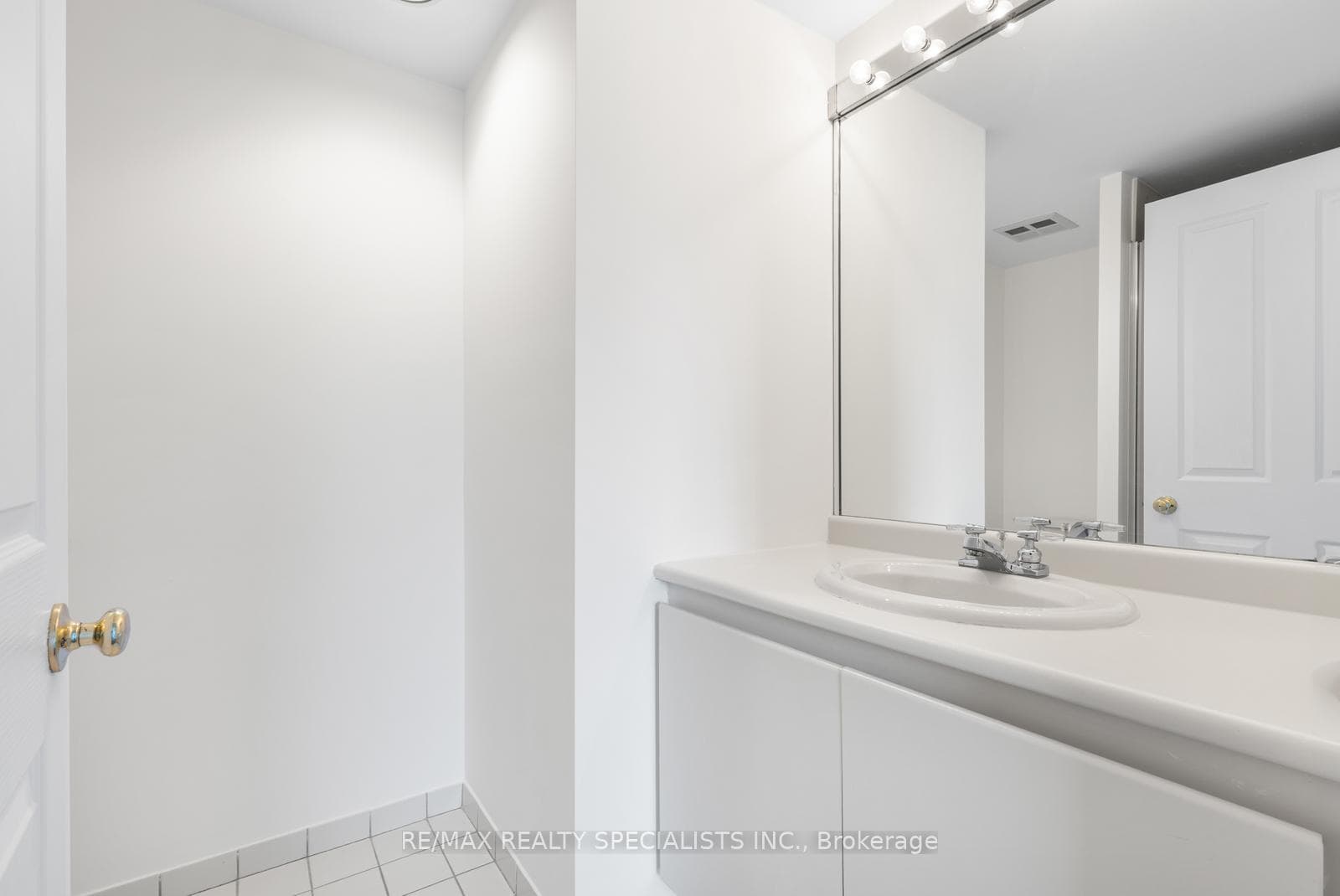 1800 The Collegeway N/A Unit 204 photo 24