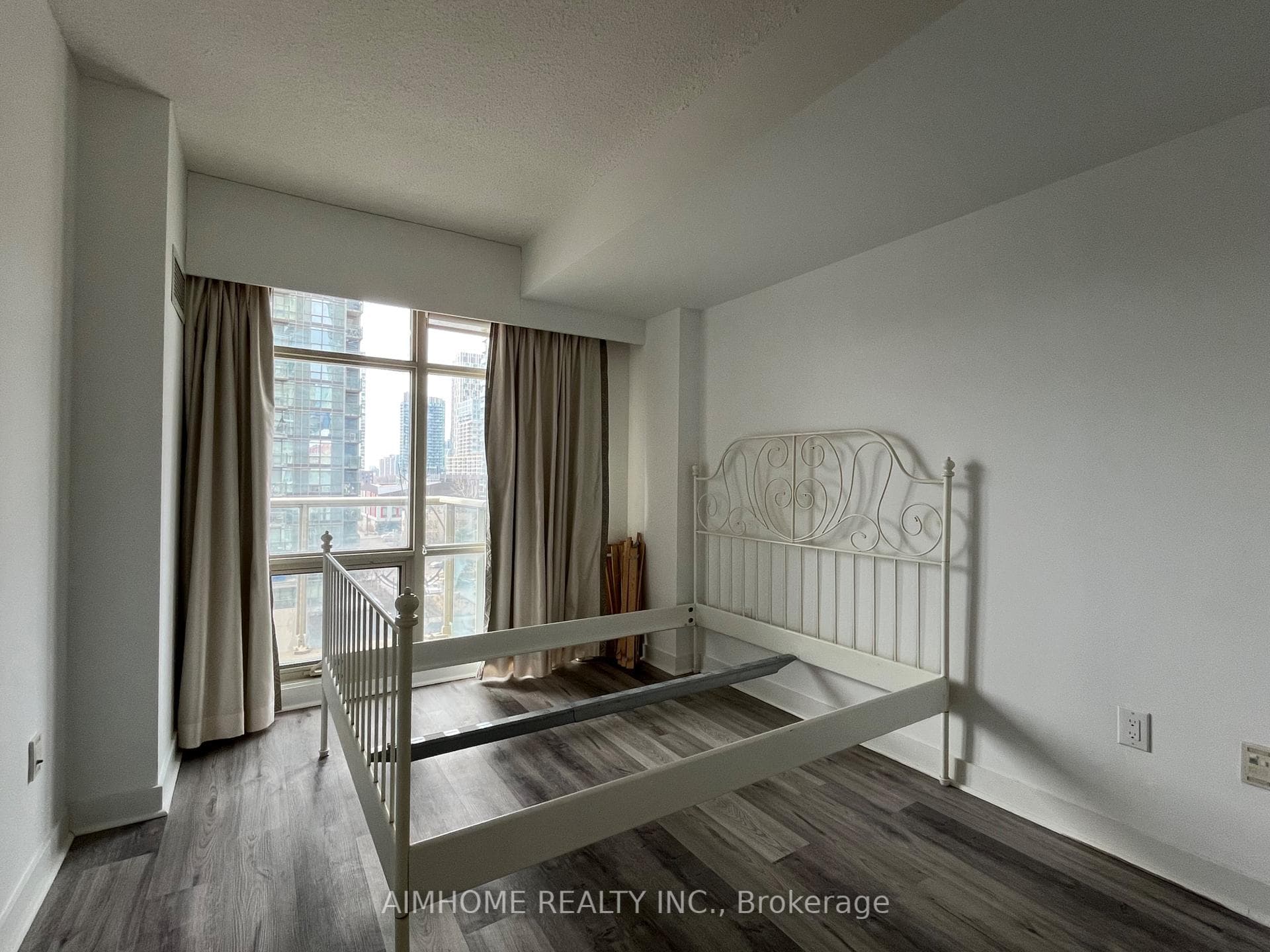 35 Mariner Terrace Unit 702 photo 9