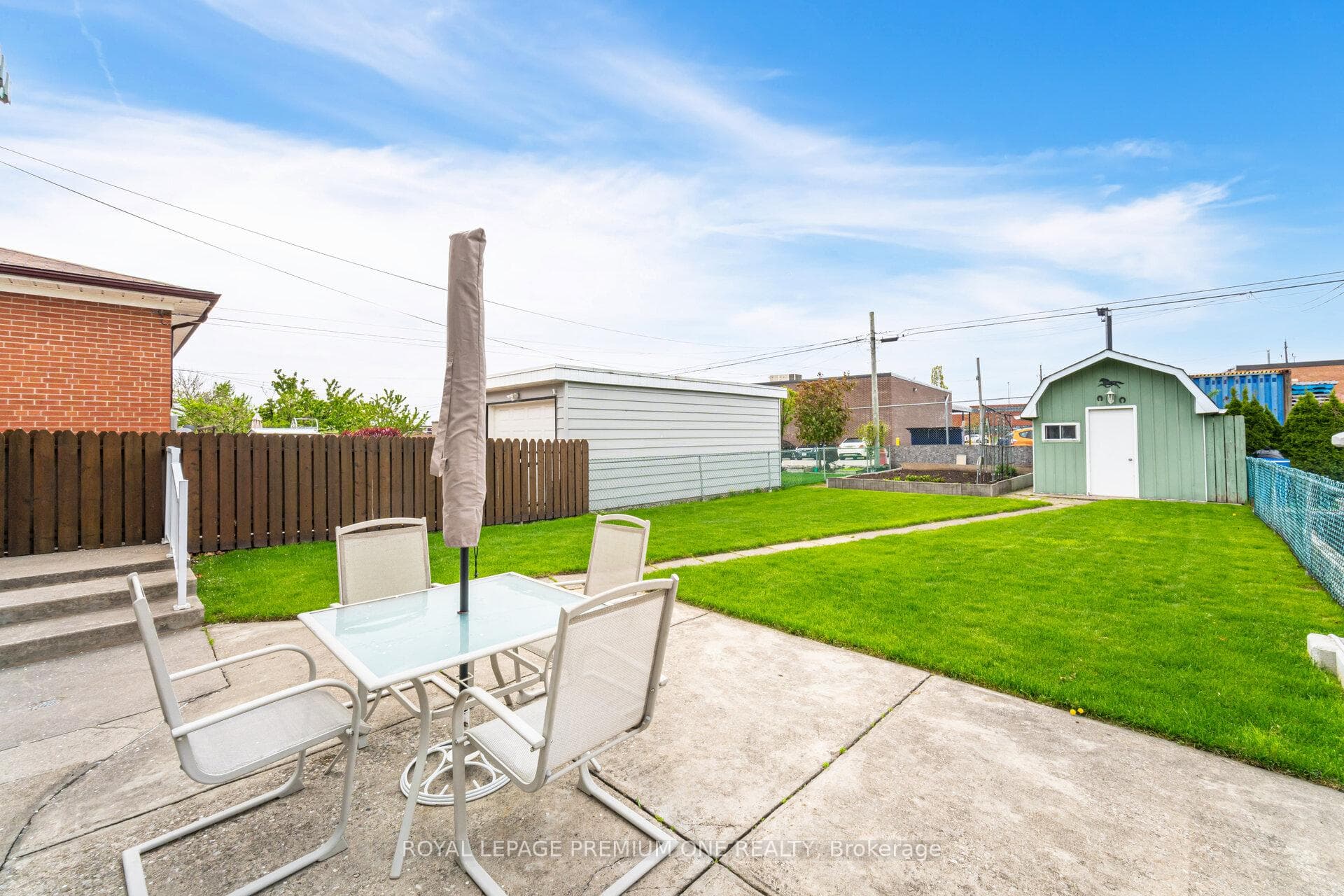 128 Hullmar Drive photo 37
