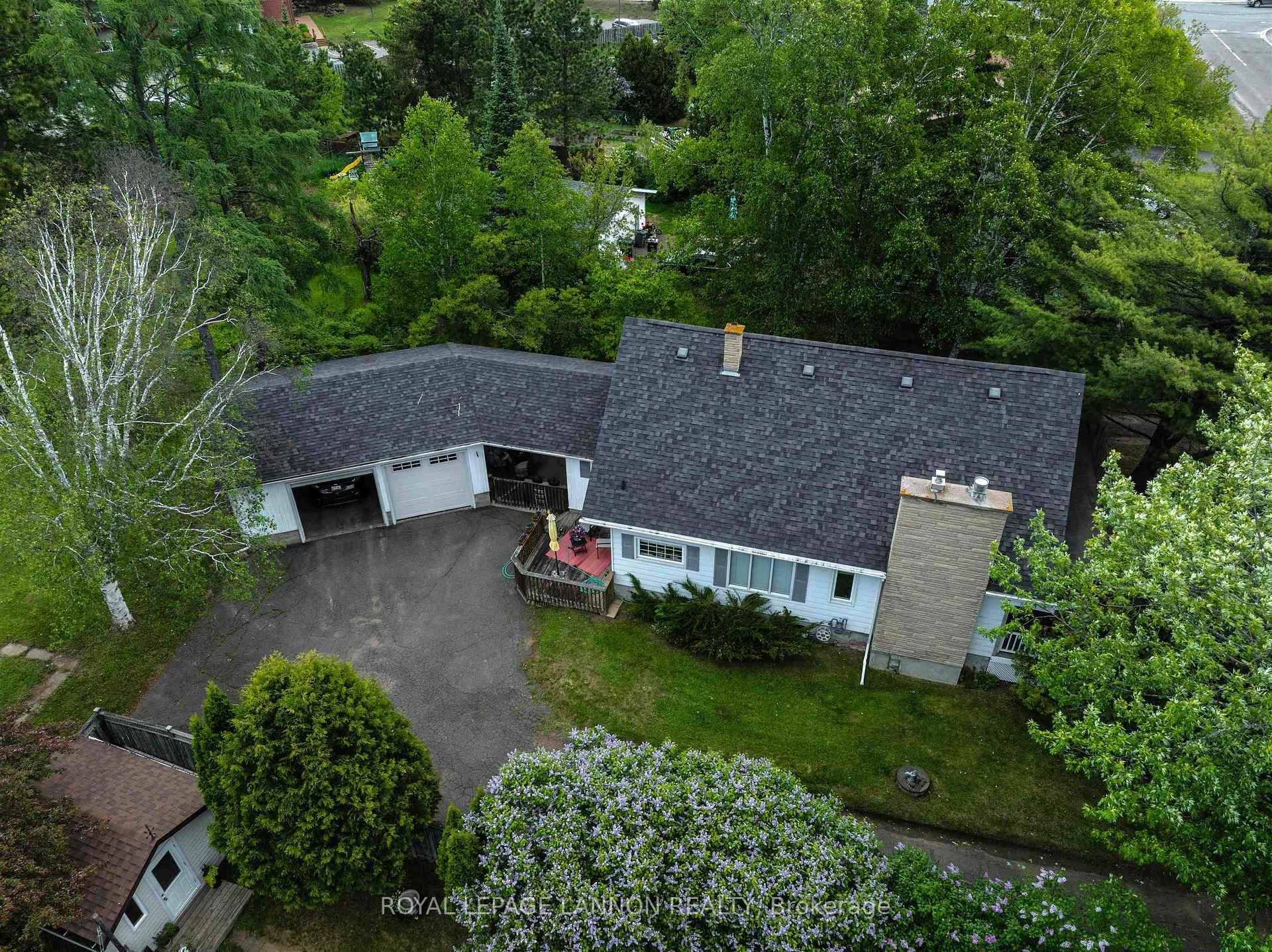 136 Sherwood Dr photo 6