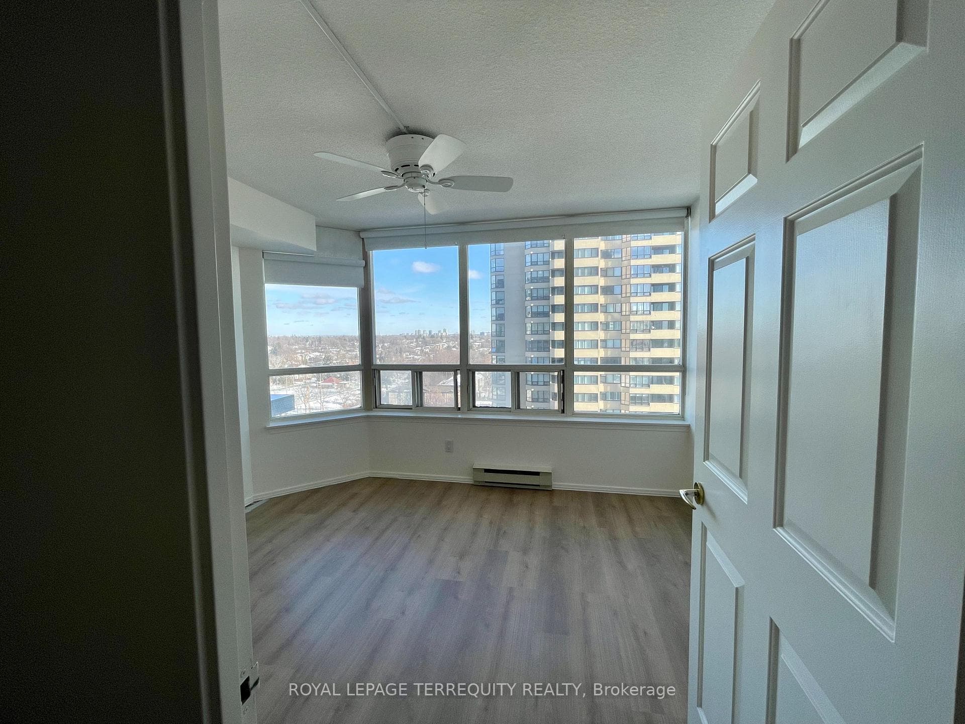 30 Greenfield Avenue Unit 1105 photo 8