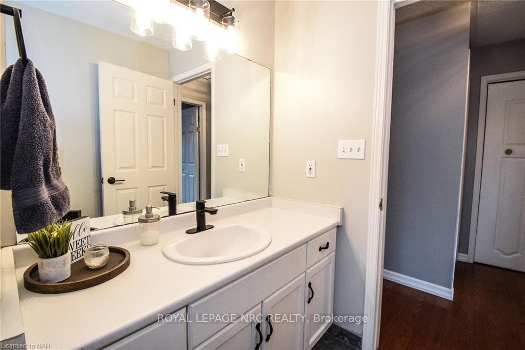 214 YORK Street photo 19
