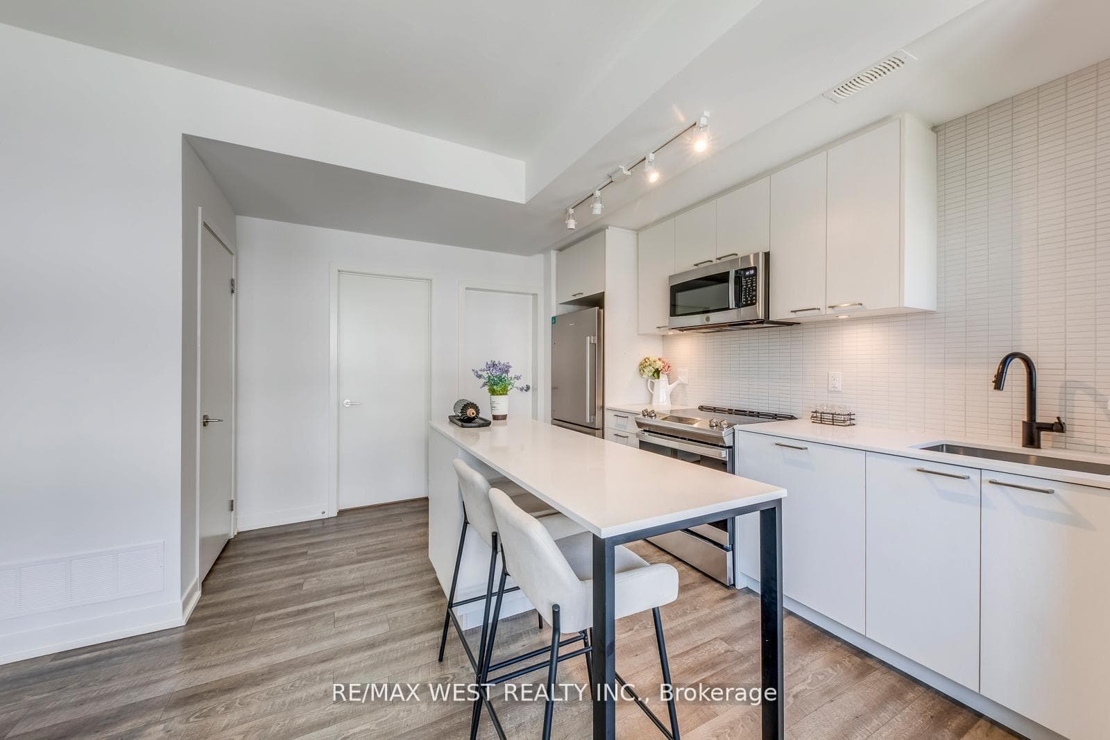 30 Ed Clark Gardens Boulevard Unit 14 photo 15
