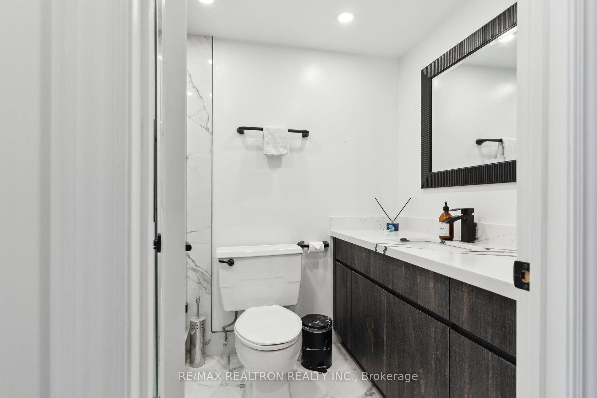 65 Harbour Square Unit 3206 photo 24