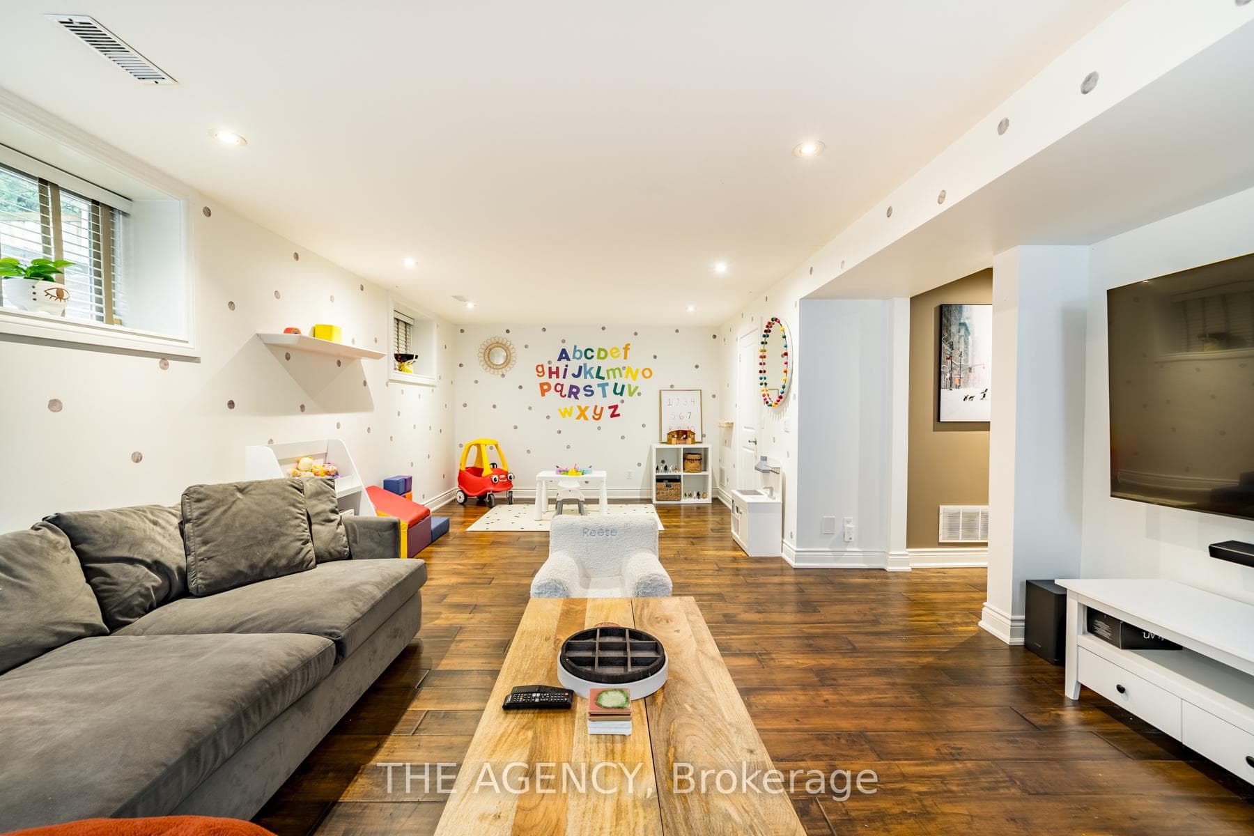 176 South Kingsway N/A photo 29