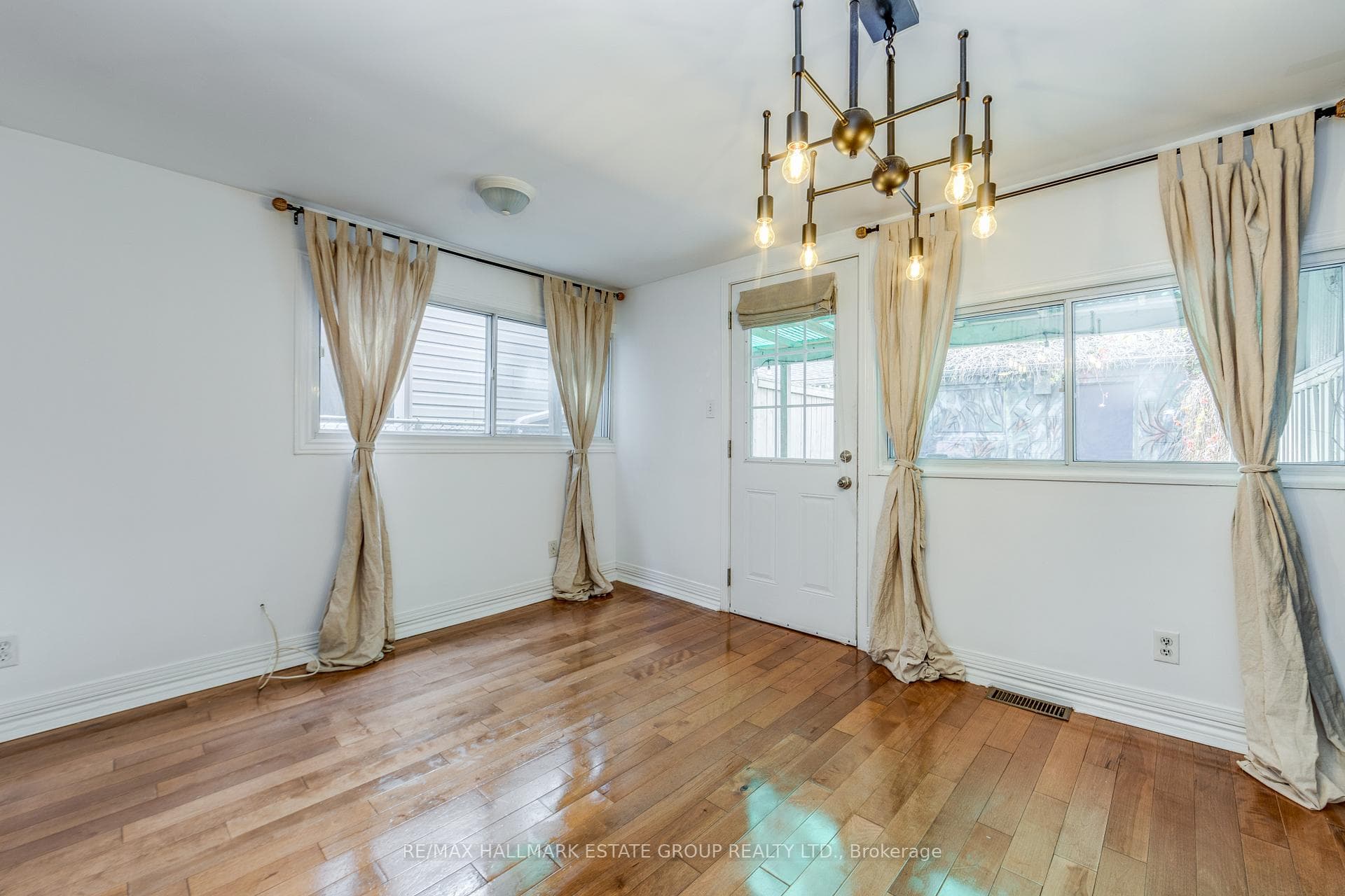 50 Logan Avenue photo 19