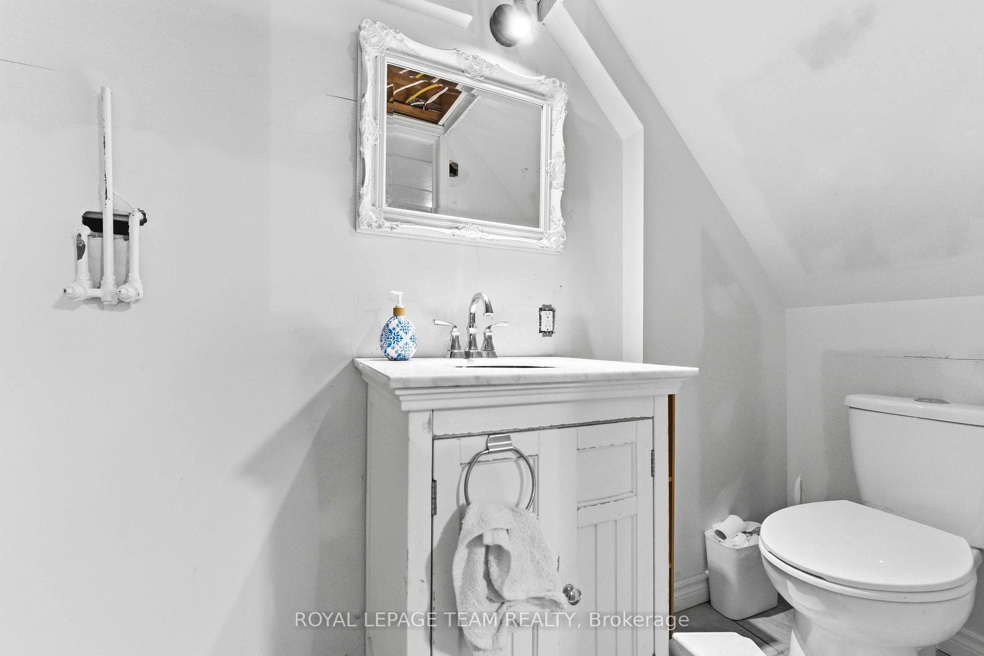 1155 Agincourt Road photo 27