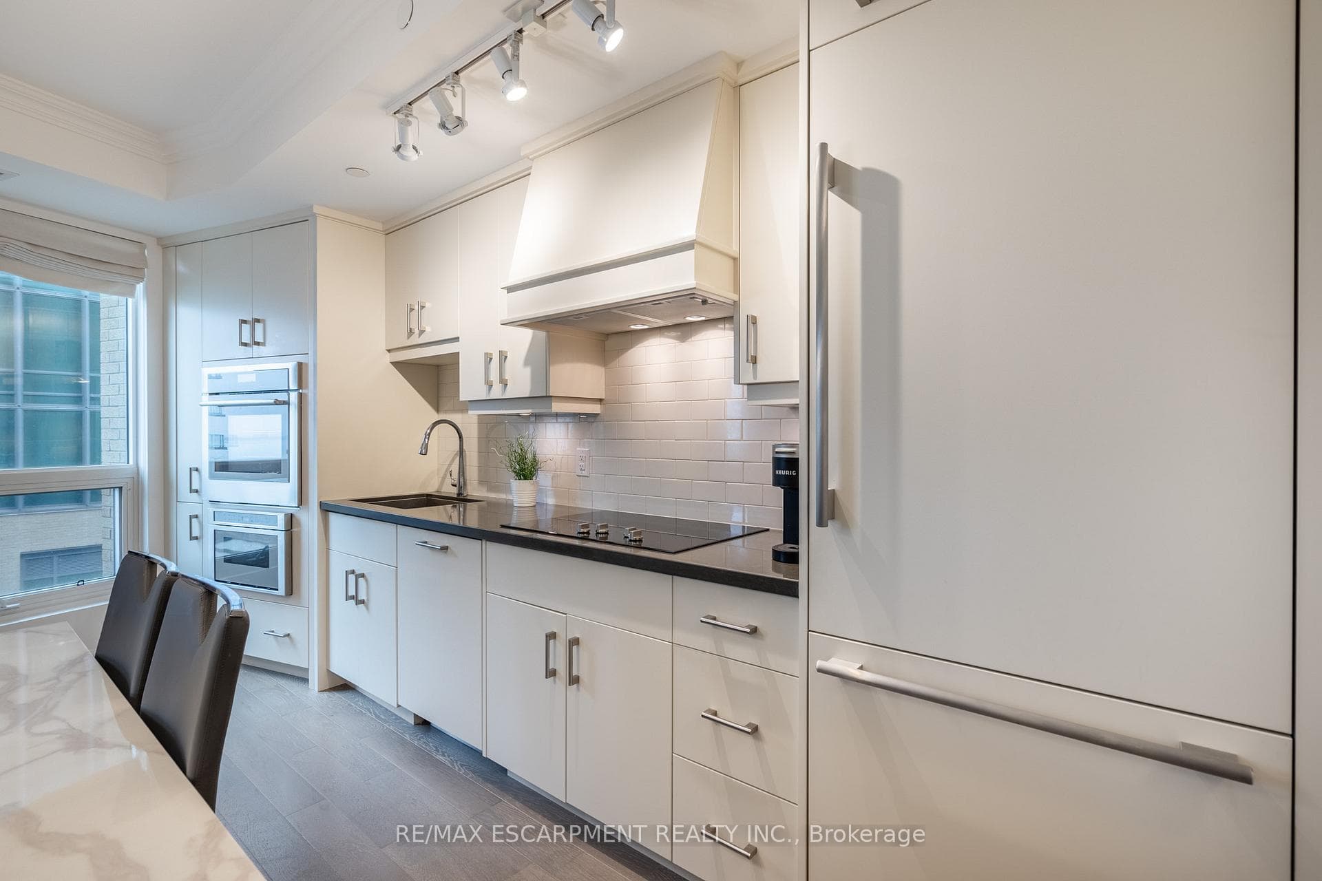 2060 Lakeshore Road Unit 401 photo 11