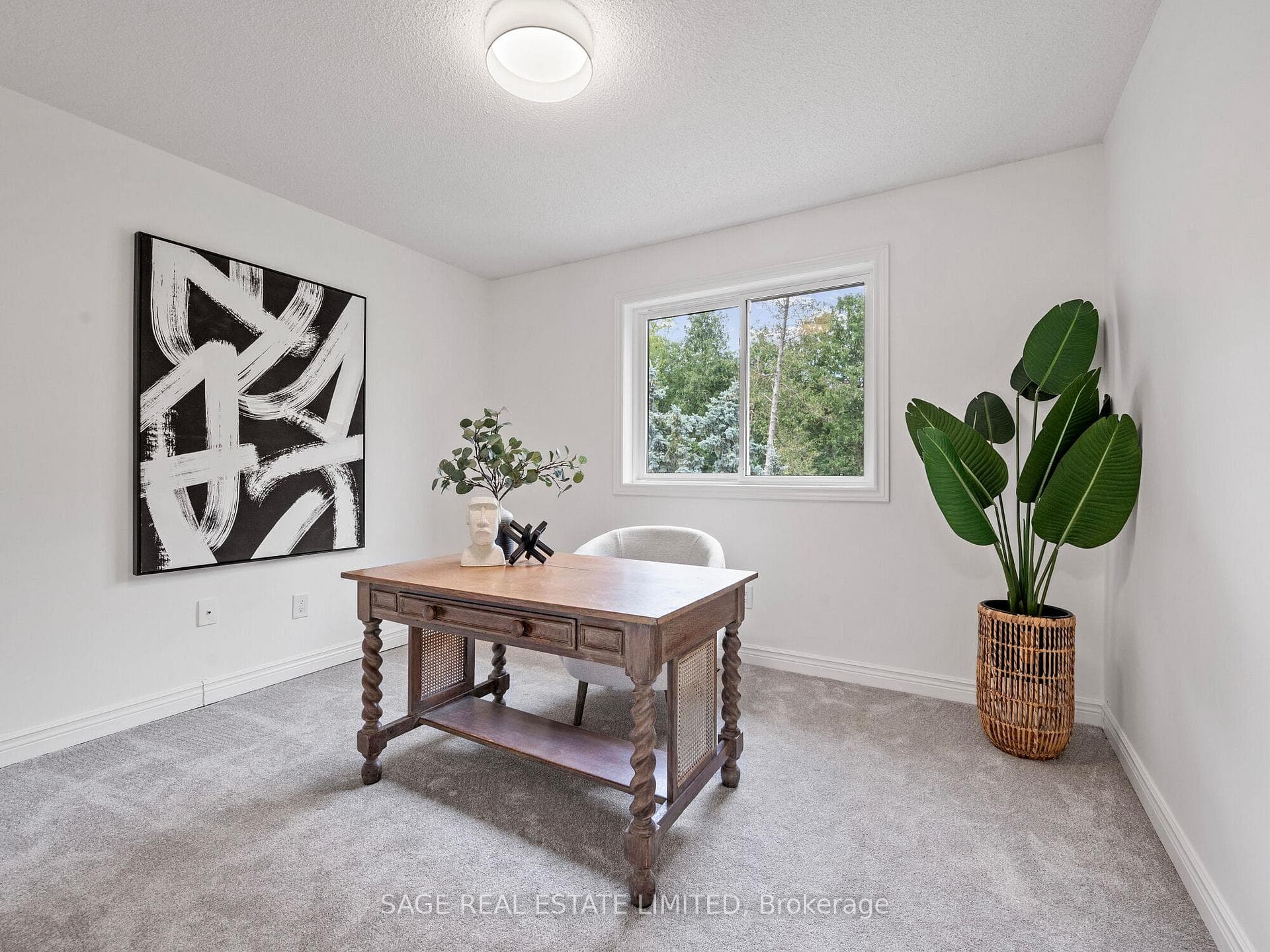 Bedroom - views of ravine, double closet