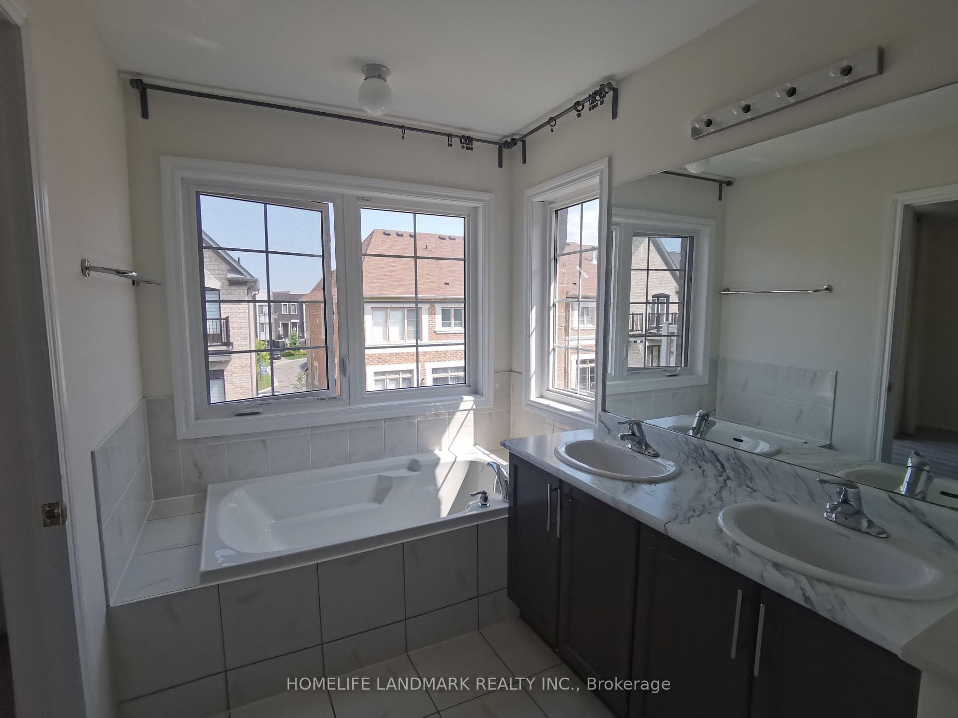22 Farooq Boulevard photo 29