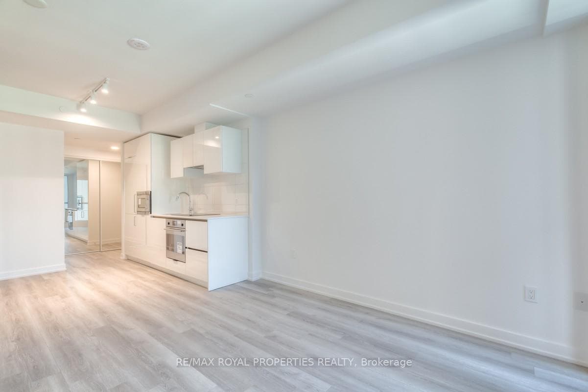 238 Simcoe Street Unit 820 photo 5