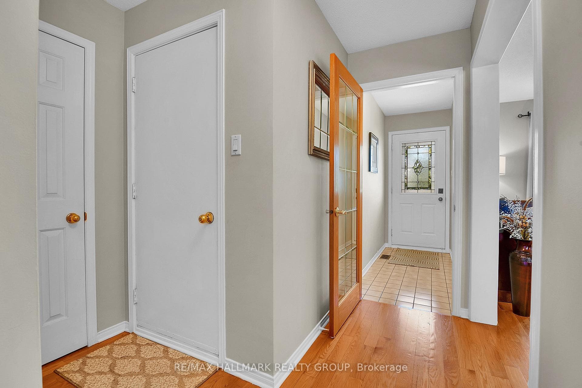 ENTRANCE | access to garage and powder room