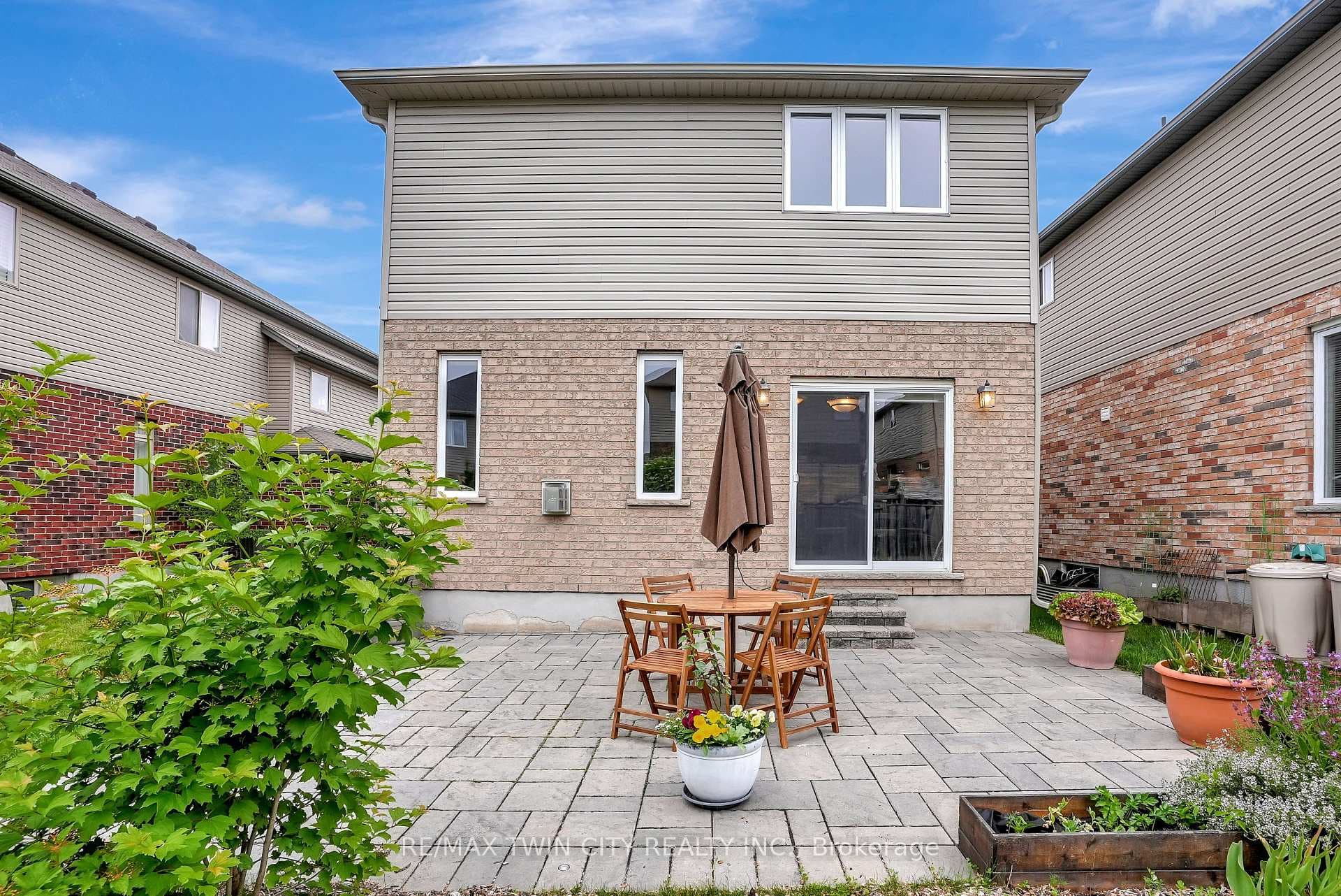 364 Westpark Crescent photo 40