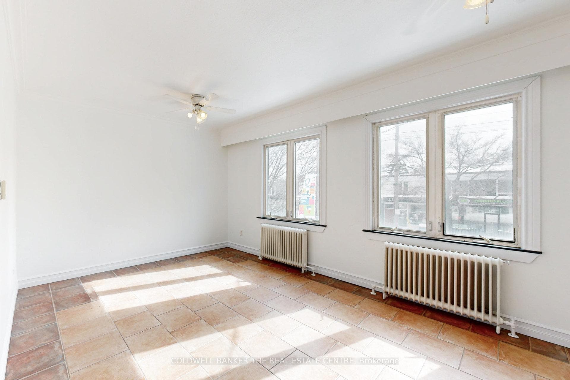 686 A The Queensway N/A photo 10