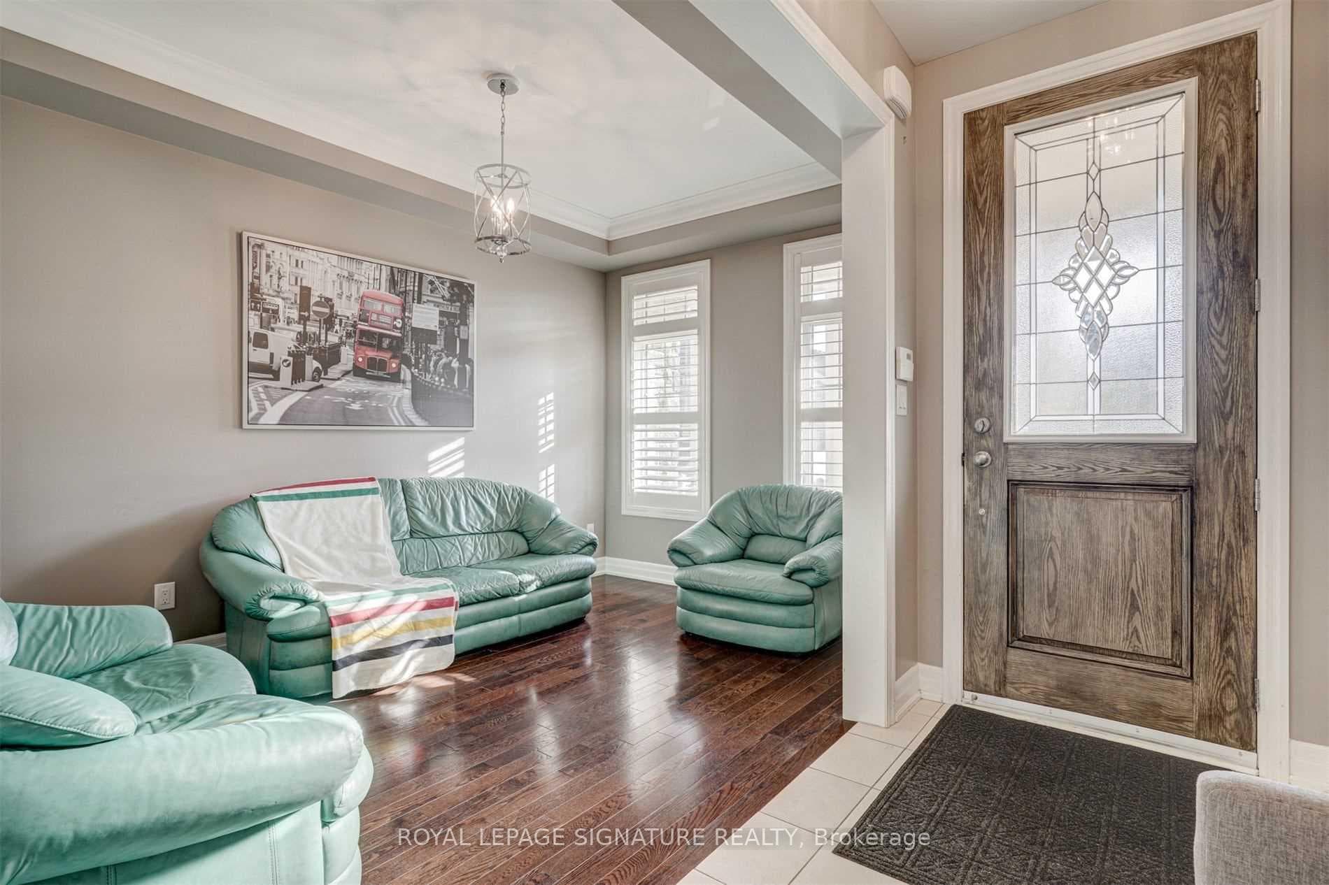 132 Alex Campbell Crescent photo 4
