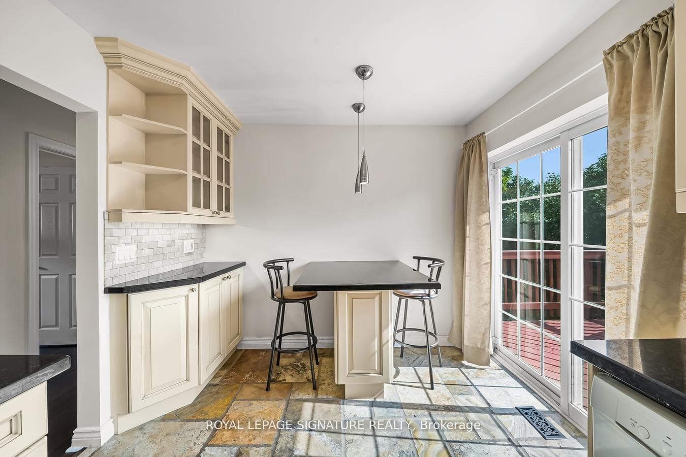 21 Broadlands Boulevard photo 10