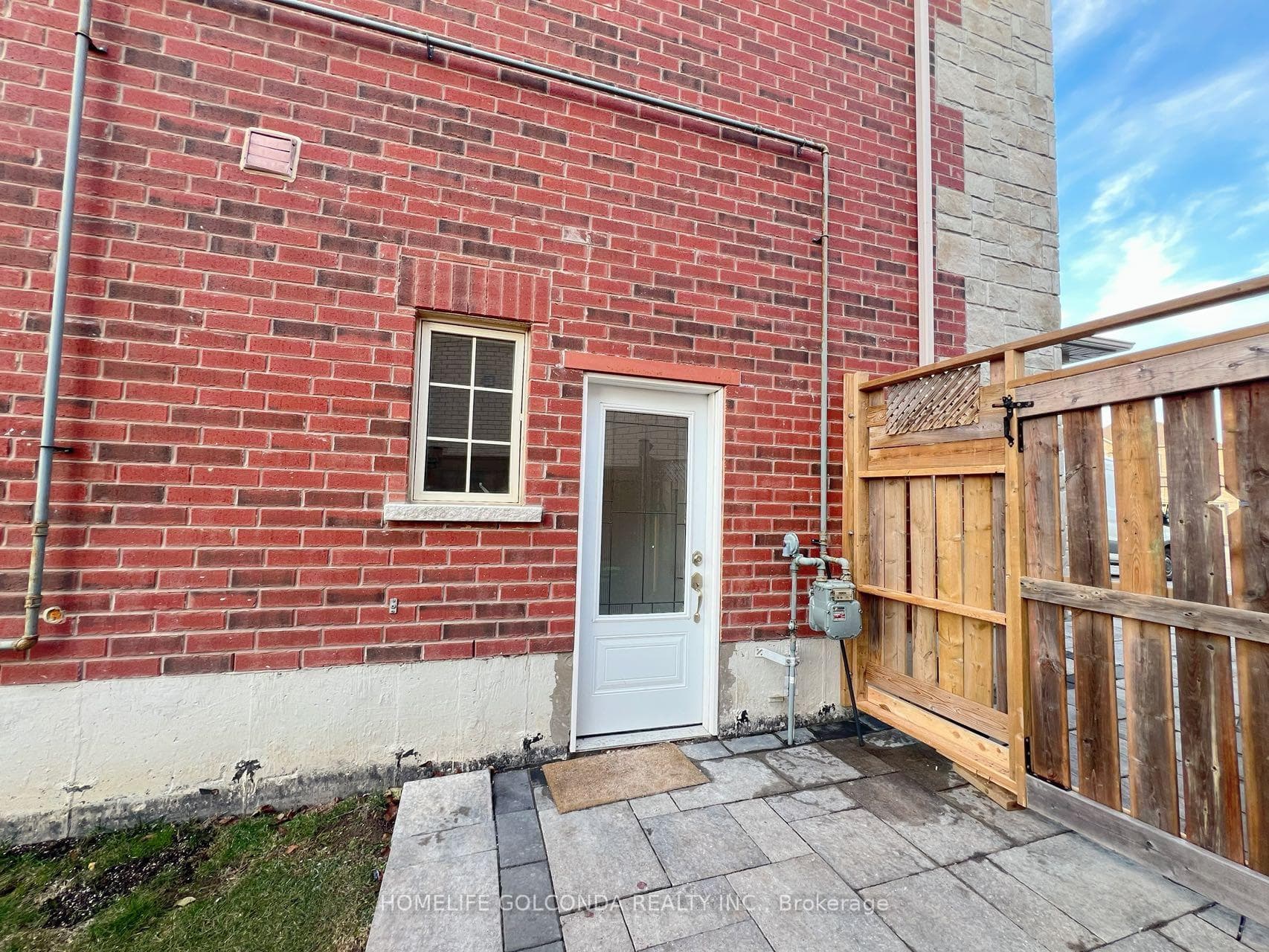 907 Riordan Court photo 12