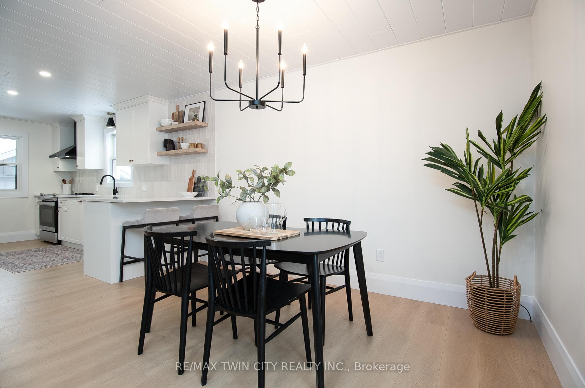 400 Dumfries Avenue photo 14
