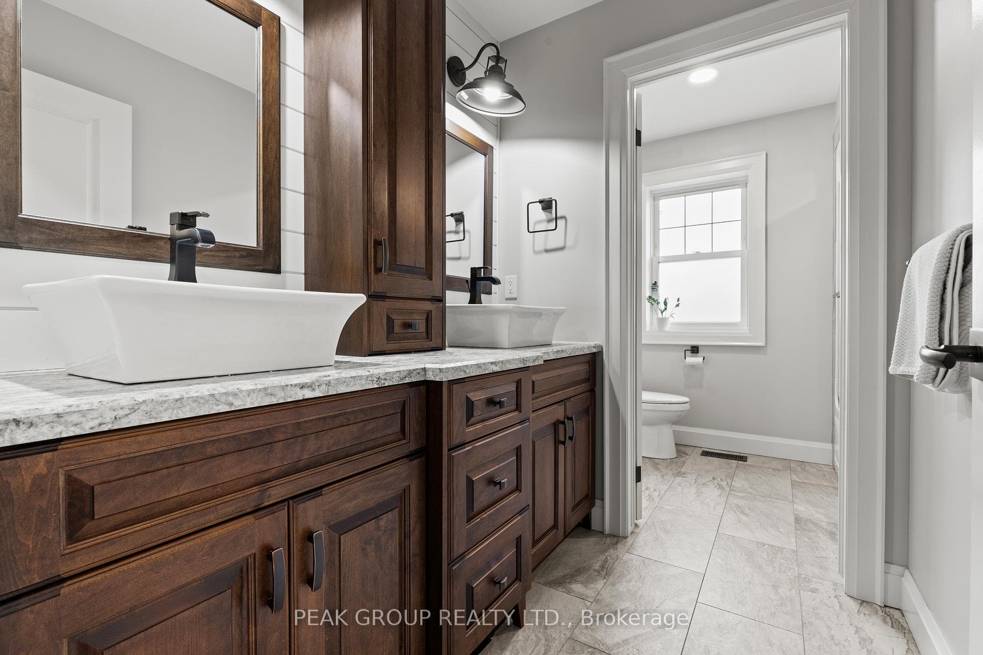 662 Foss Road photo 30