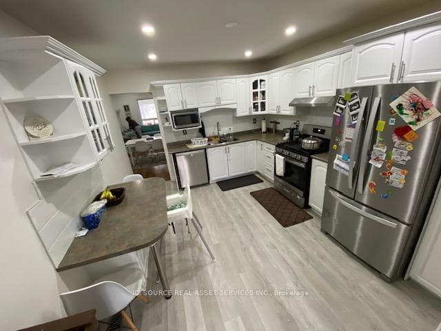 18 Dentonia Park Avenue Unit Upper photo 8