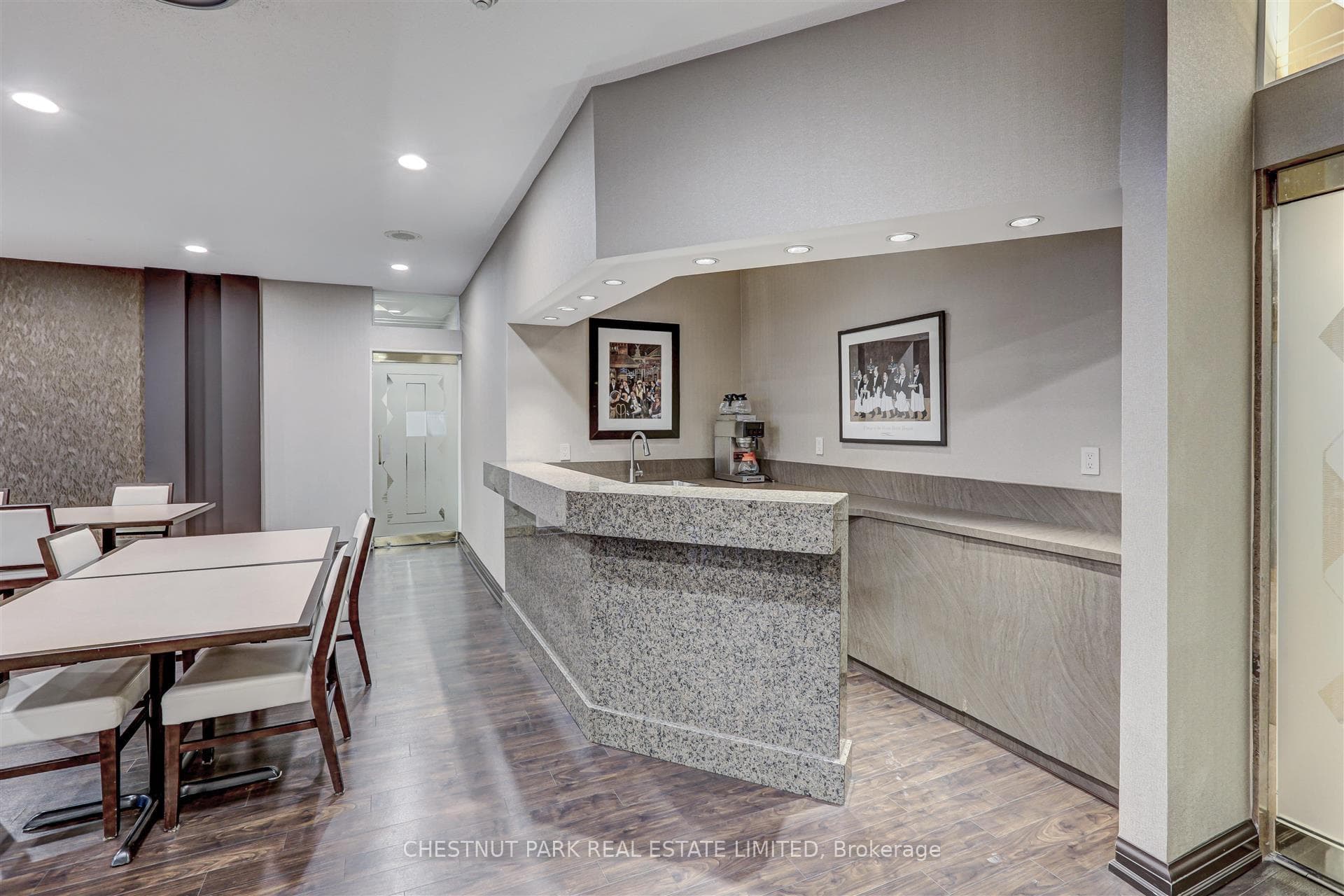 130 Carlton Street Unit 1207 photo 30