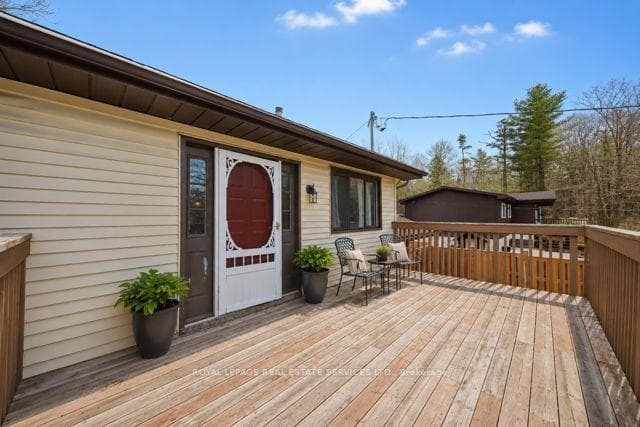 93 Ronald Avenue photo 2