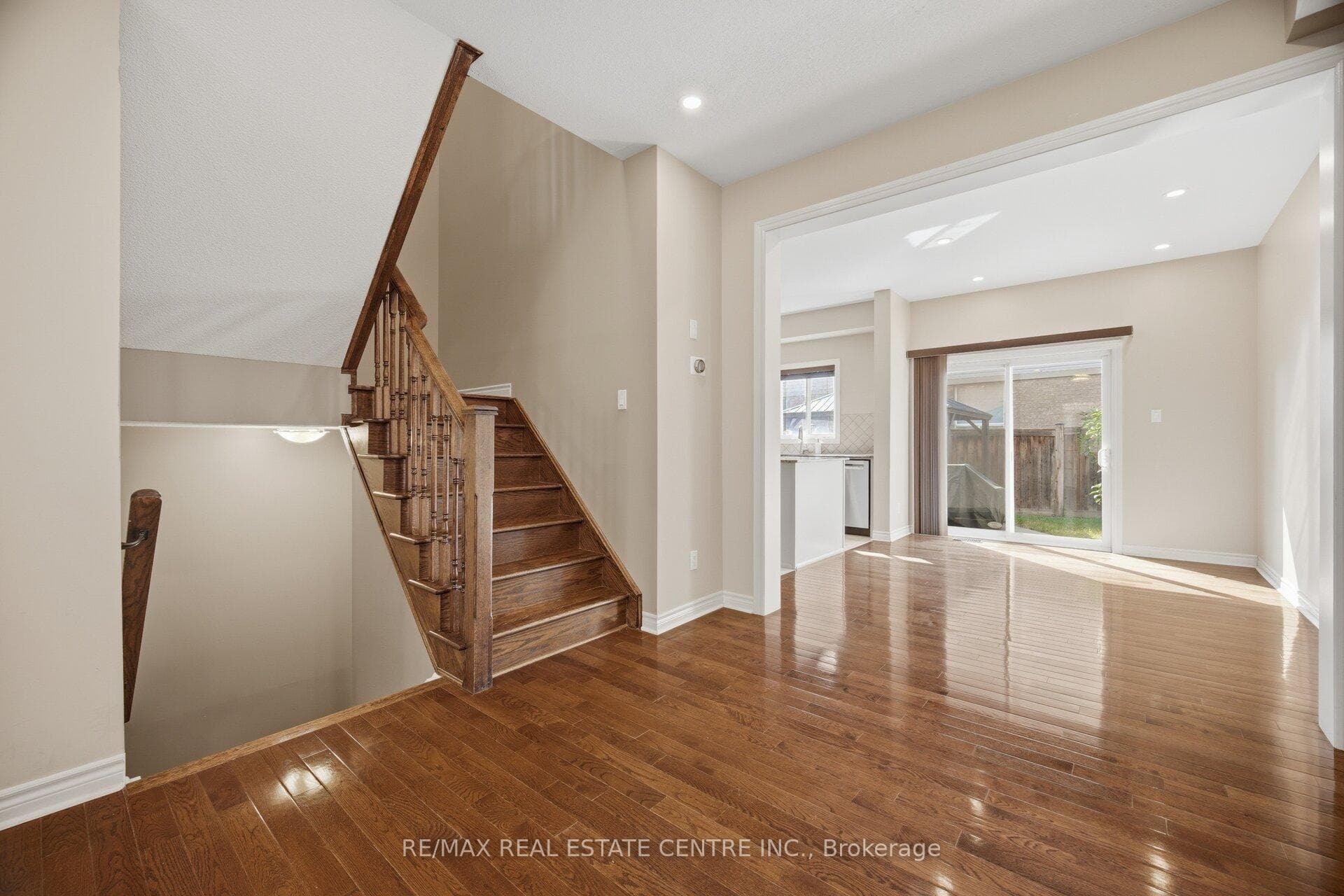 366 Hobbs Crescent photo 39