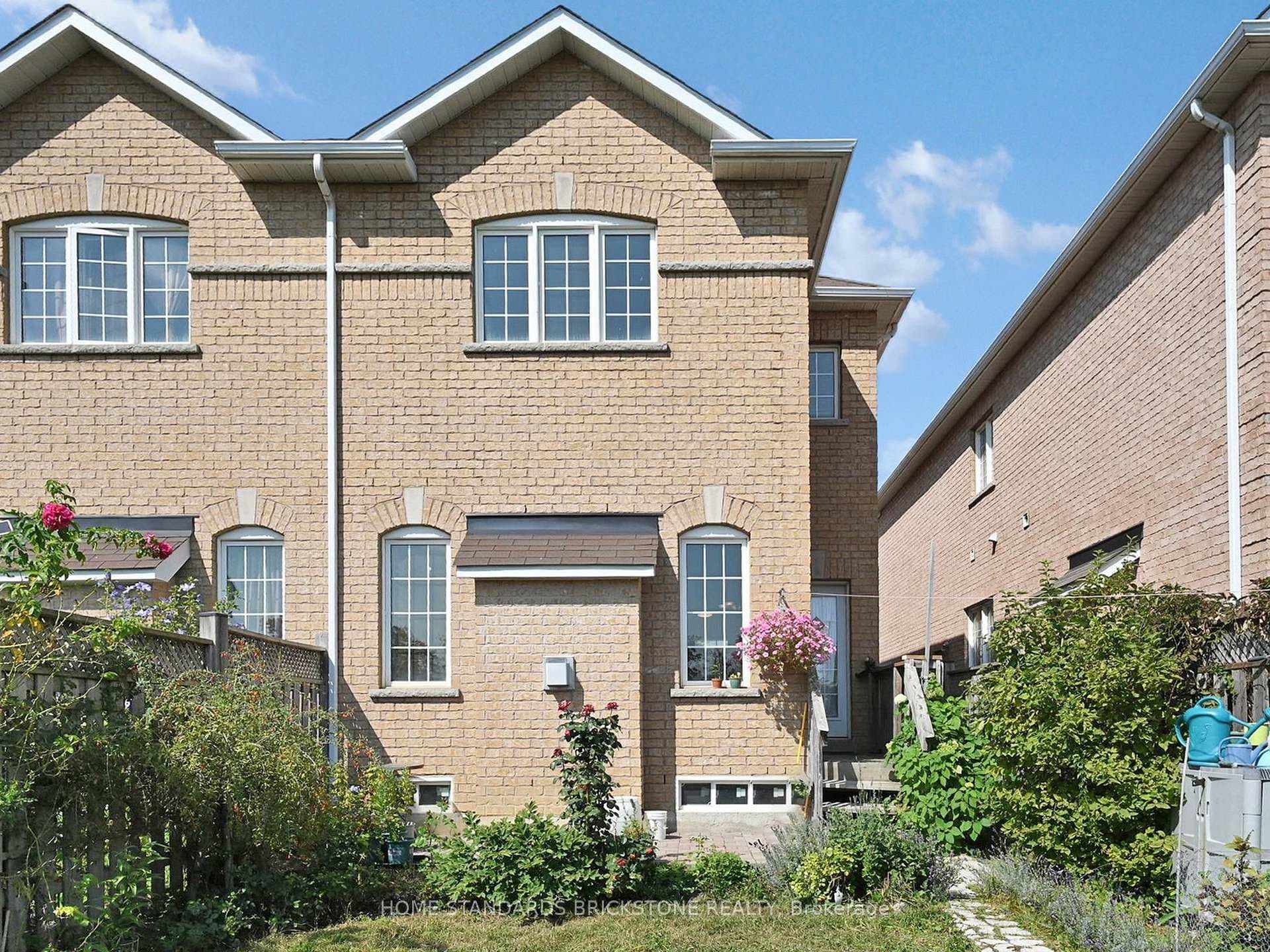 50 Versailles Crescent photo 41