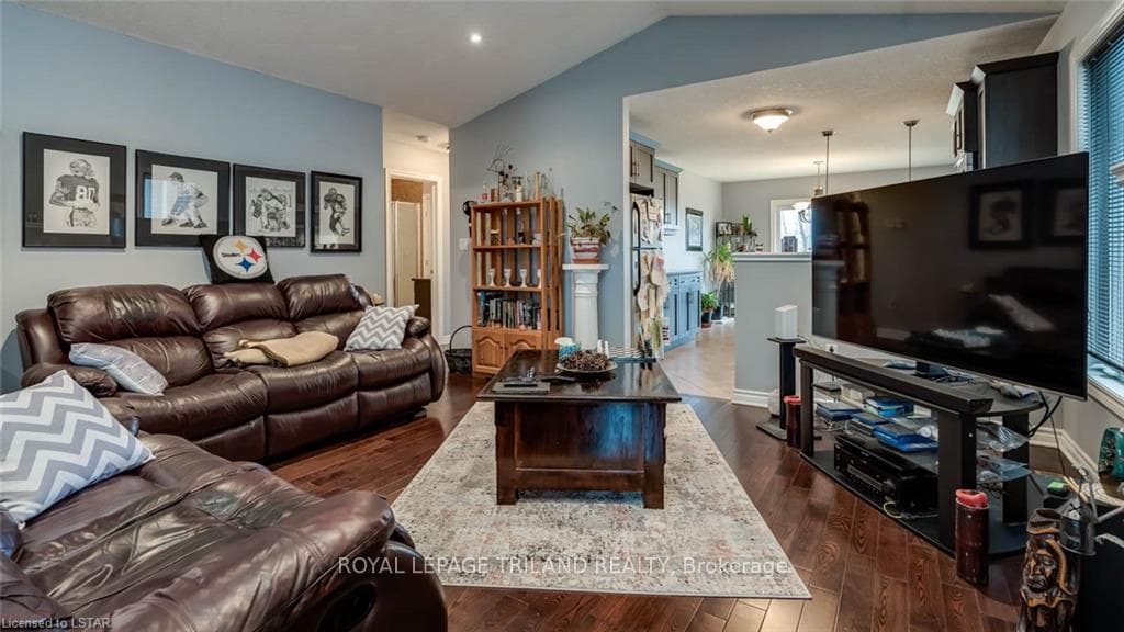 2738 DEVON Road photo 6
