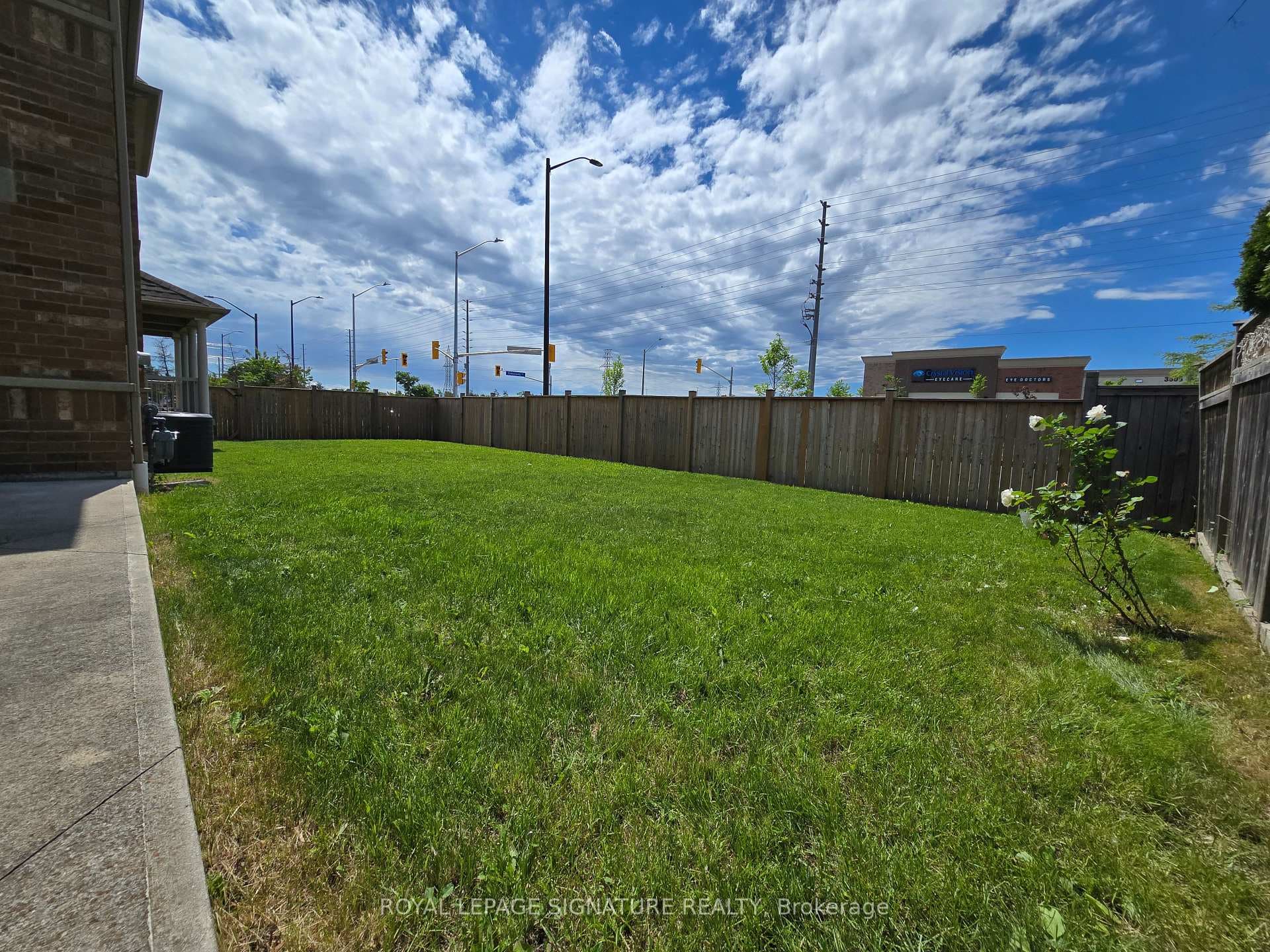 3436 Covent Crescent photo 26