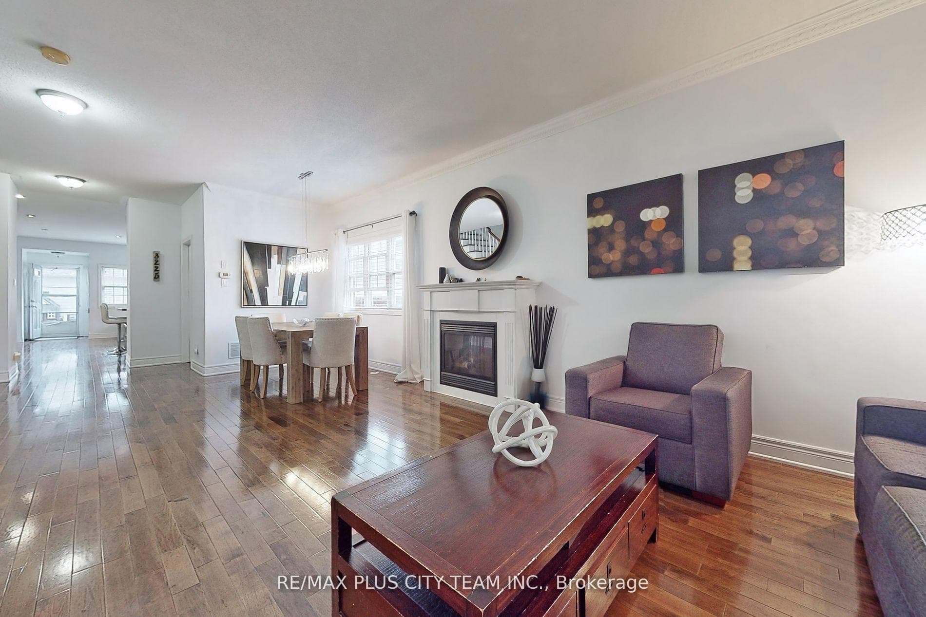 112 Sarah Ashbridge Avenue photo 4