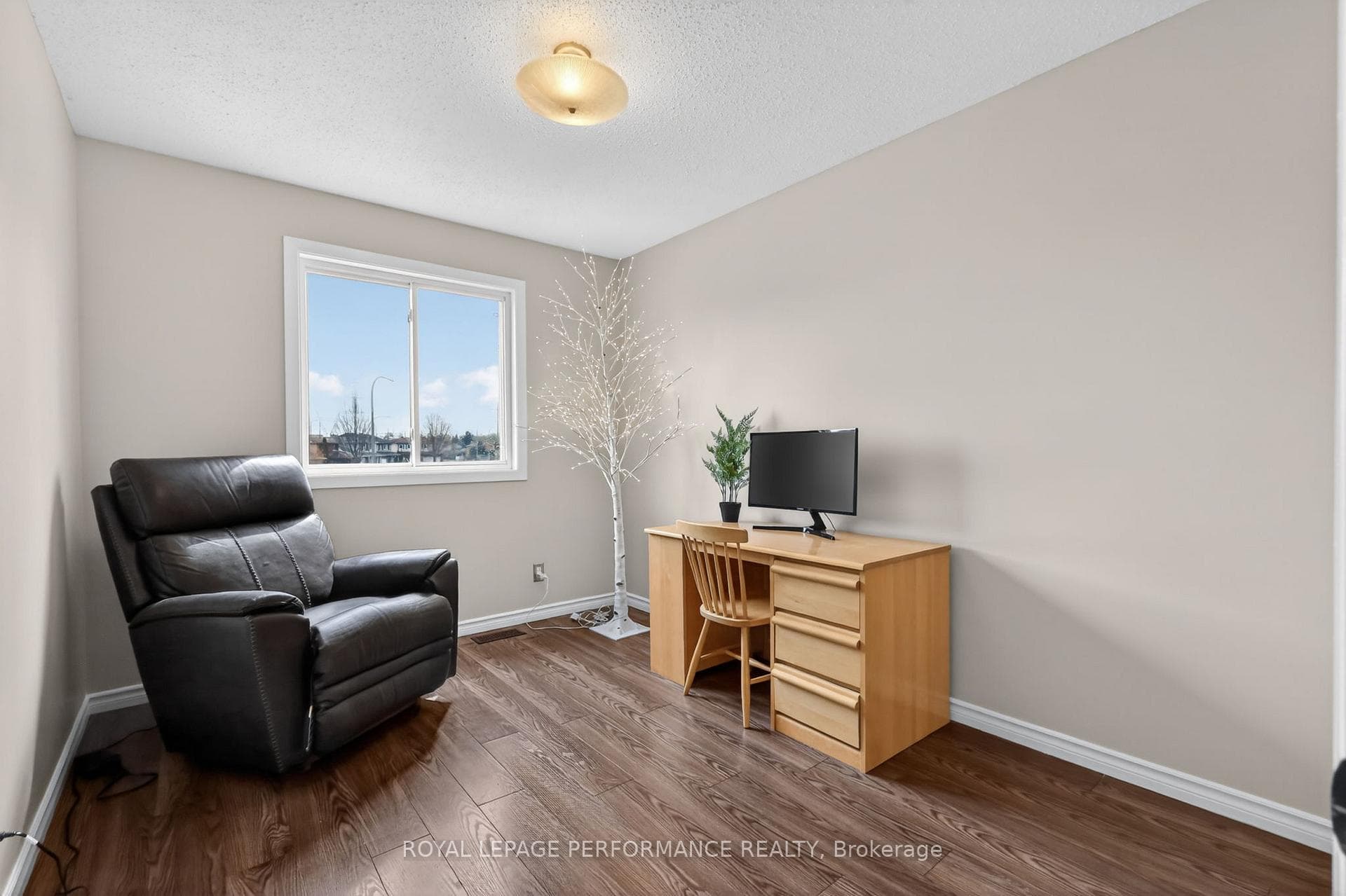 2 Canbury Crescent photo 29