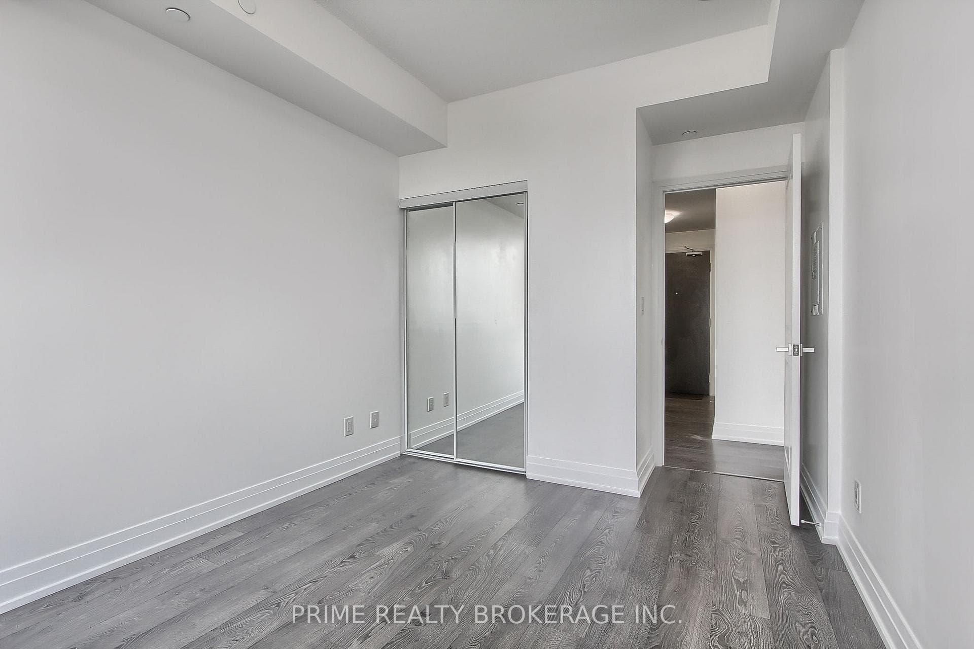 2 nd bdr closet