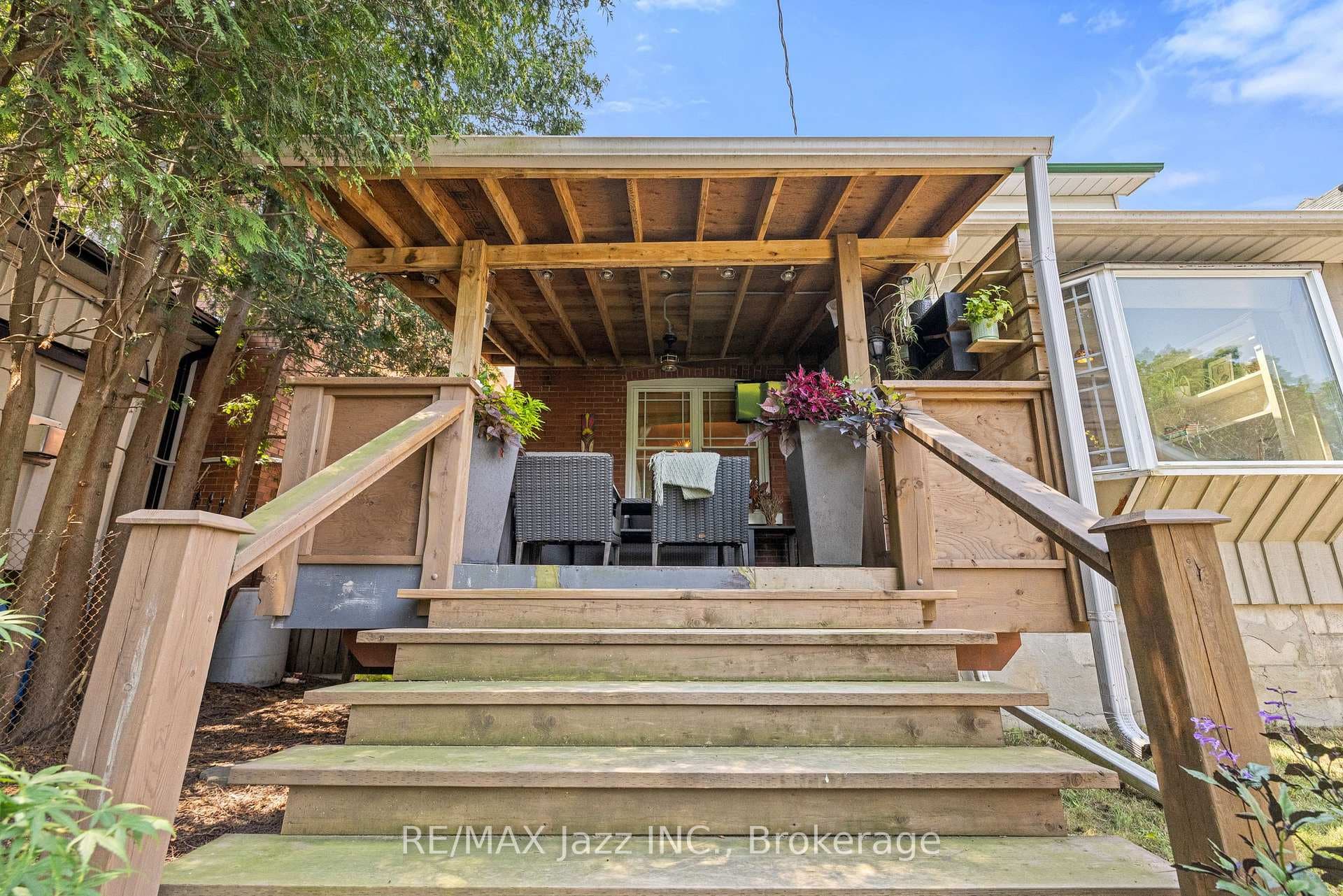 477 Masson Street photo 46