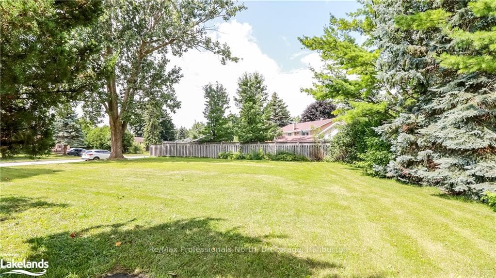 208 KENNETH Avenue photo 8