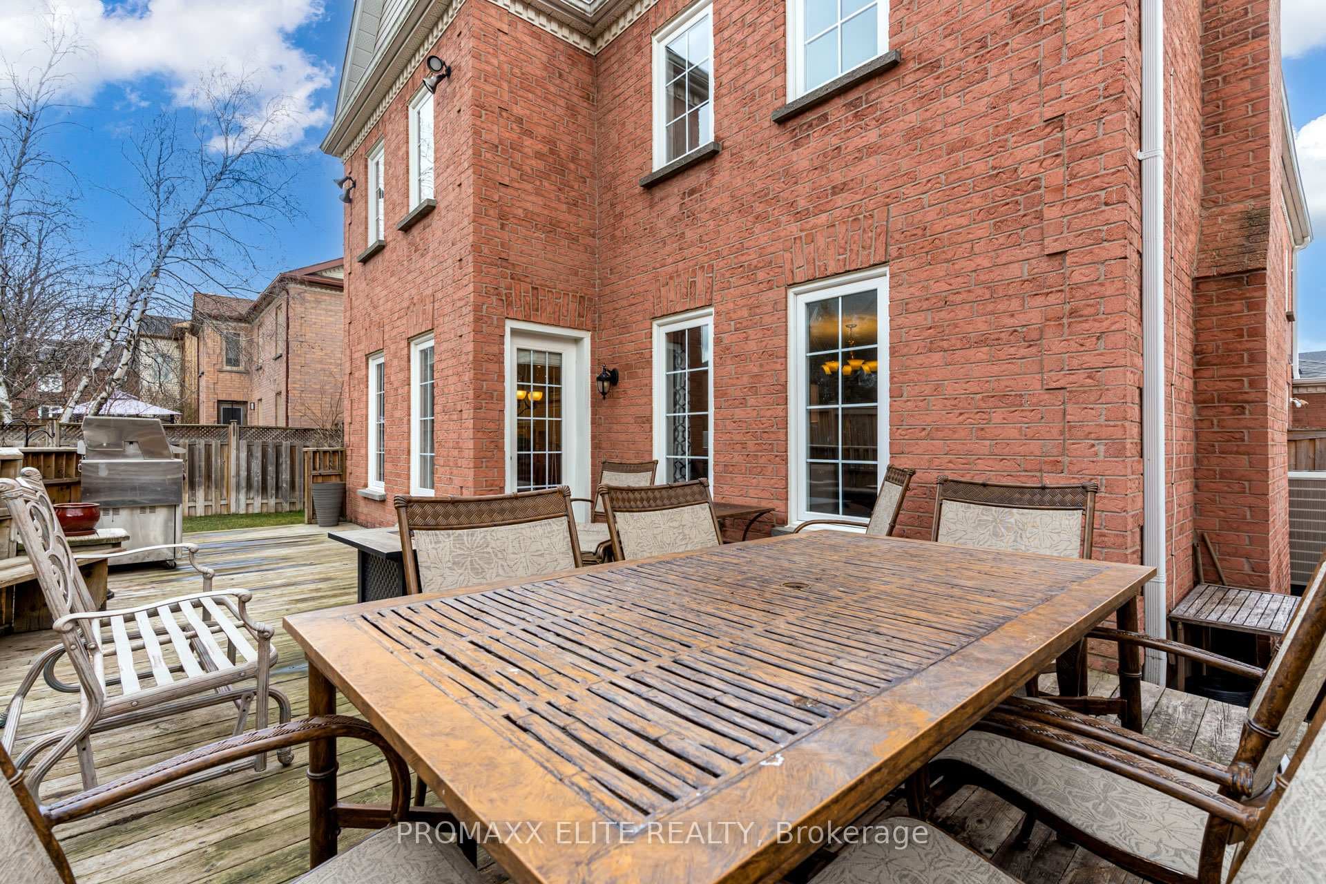 71 Highgrove Crescent photo 36