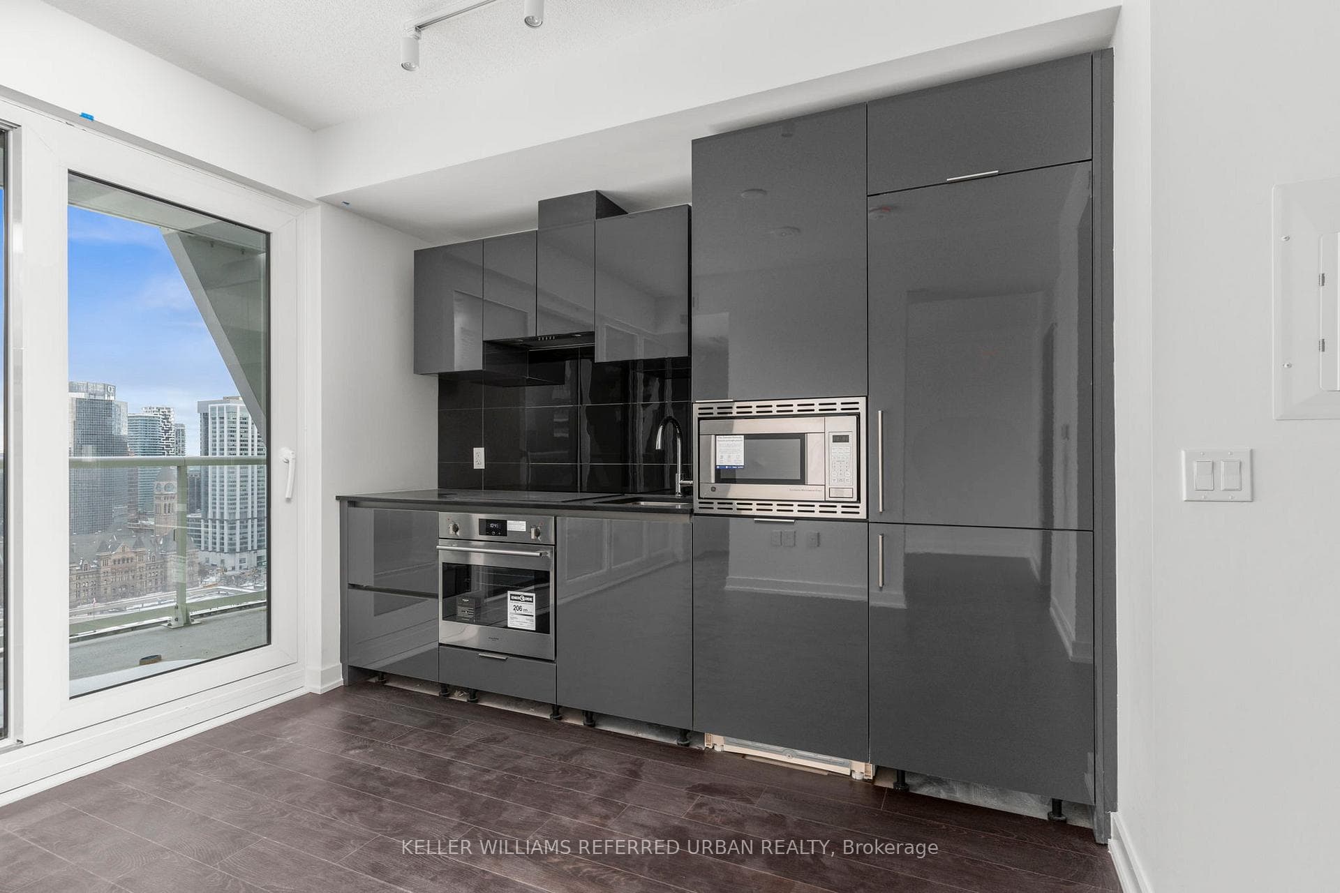 230 Simcoe Street Unit 2813 photo 11