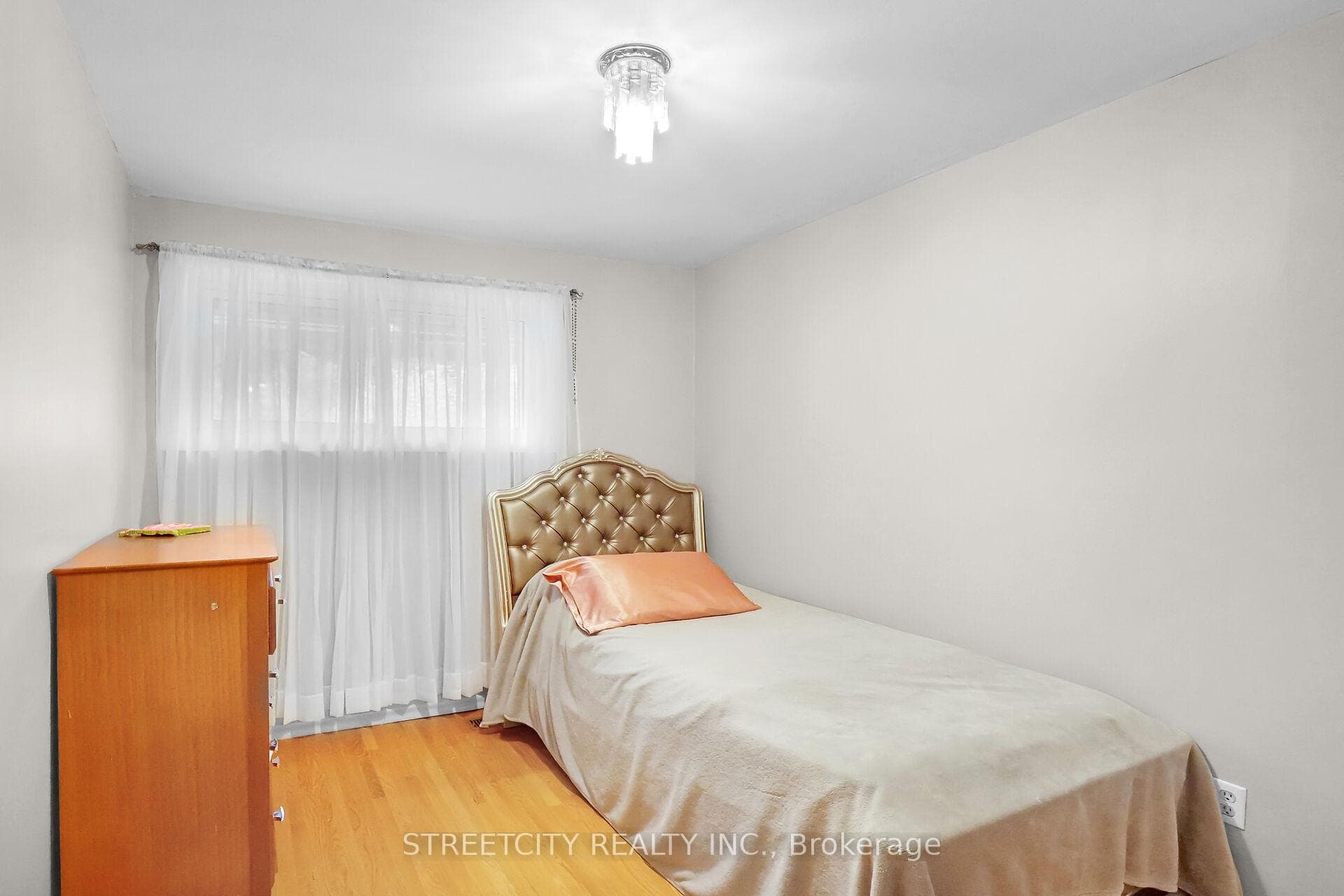 1221 Victoria Drive photo 16