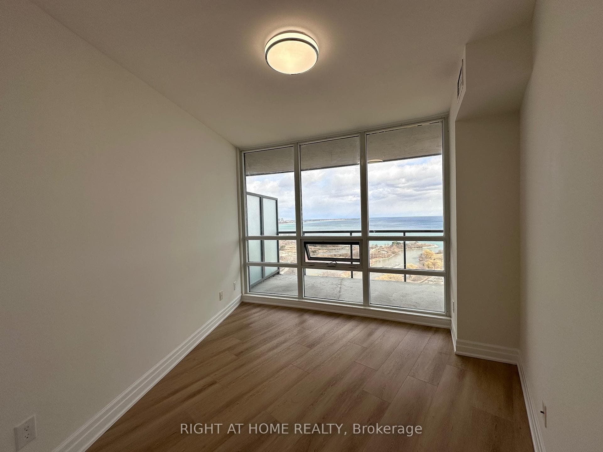 2240 Lakeshore Boulevard Unit 2707 photo 14