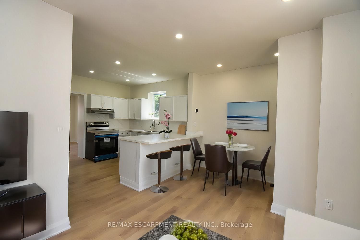 126 Evans Street photo 16