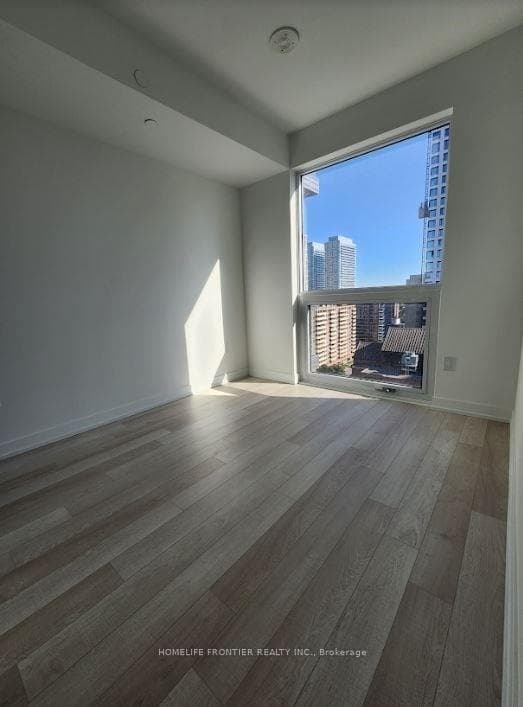 39 Roehampton Avenue Unit 1303 photo 6