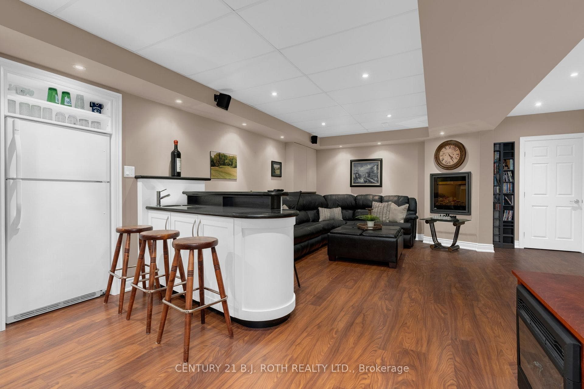 360 Codrington Street photo 39
