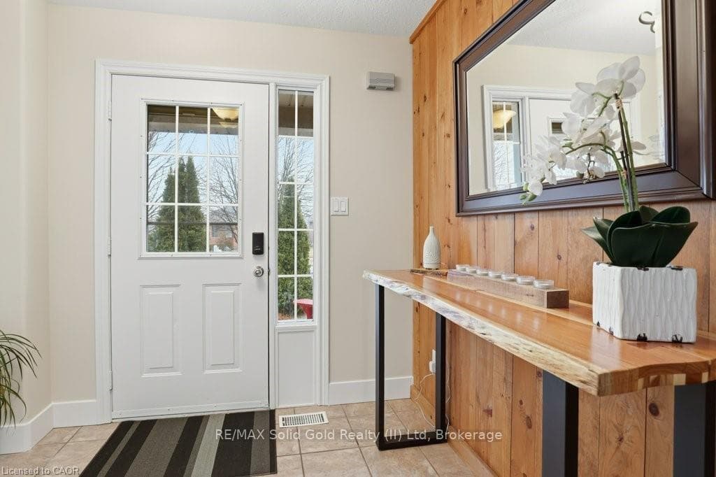 Spacious front entry