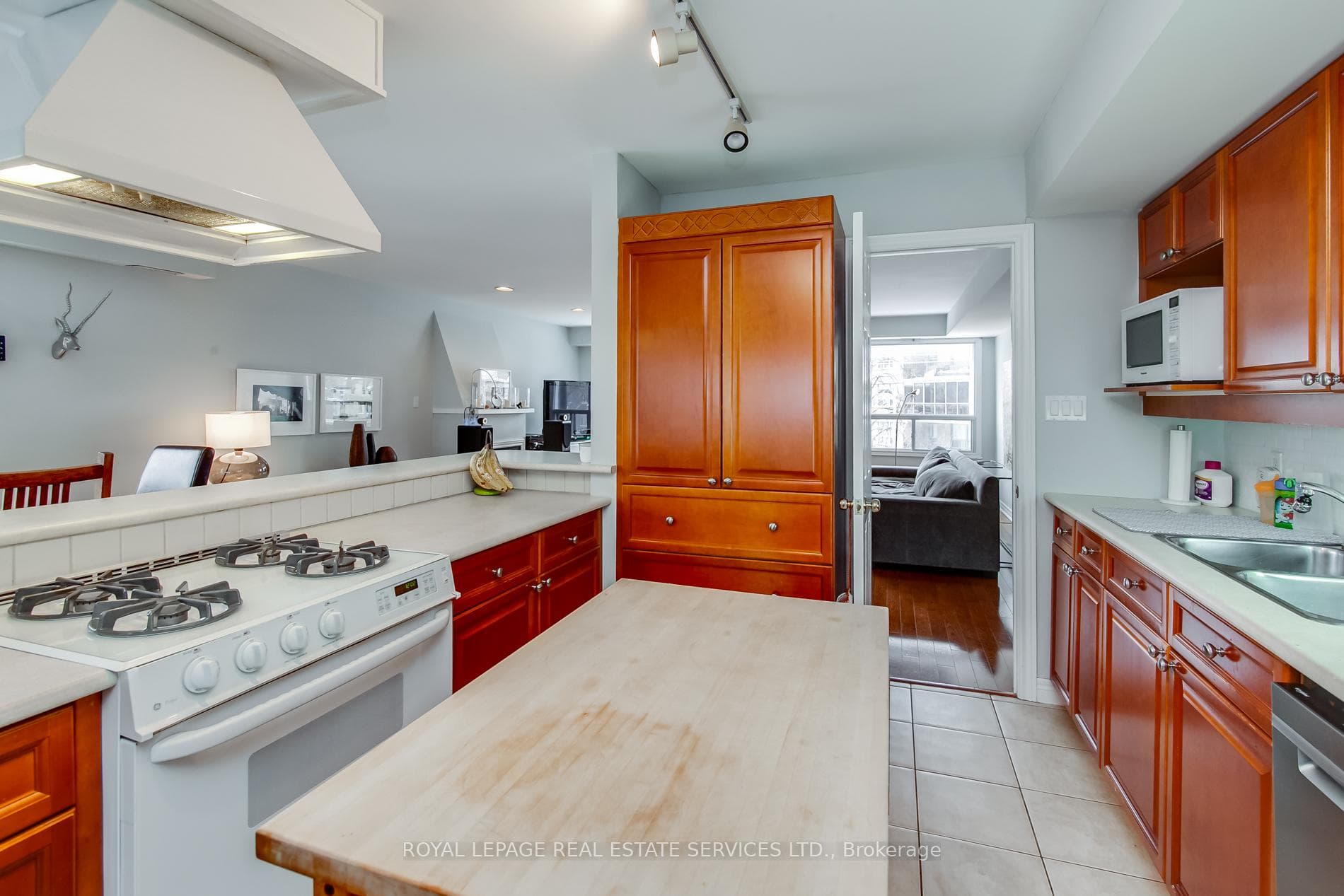 44 Oxton Avenue Unit Ph 3 photo 15