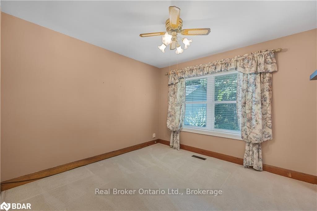 32 BORLAND Street photo 13