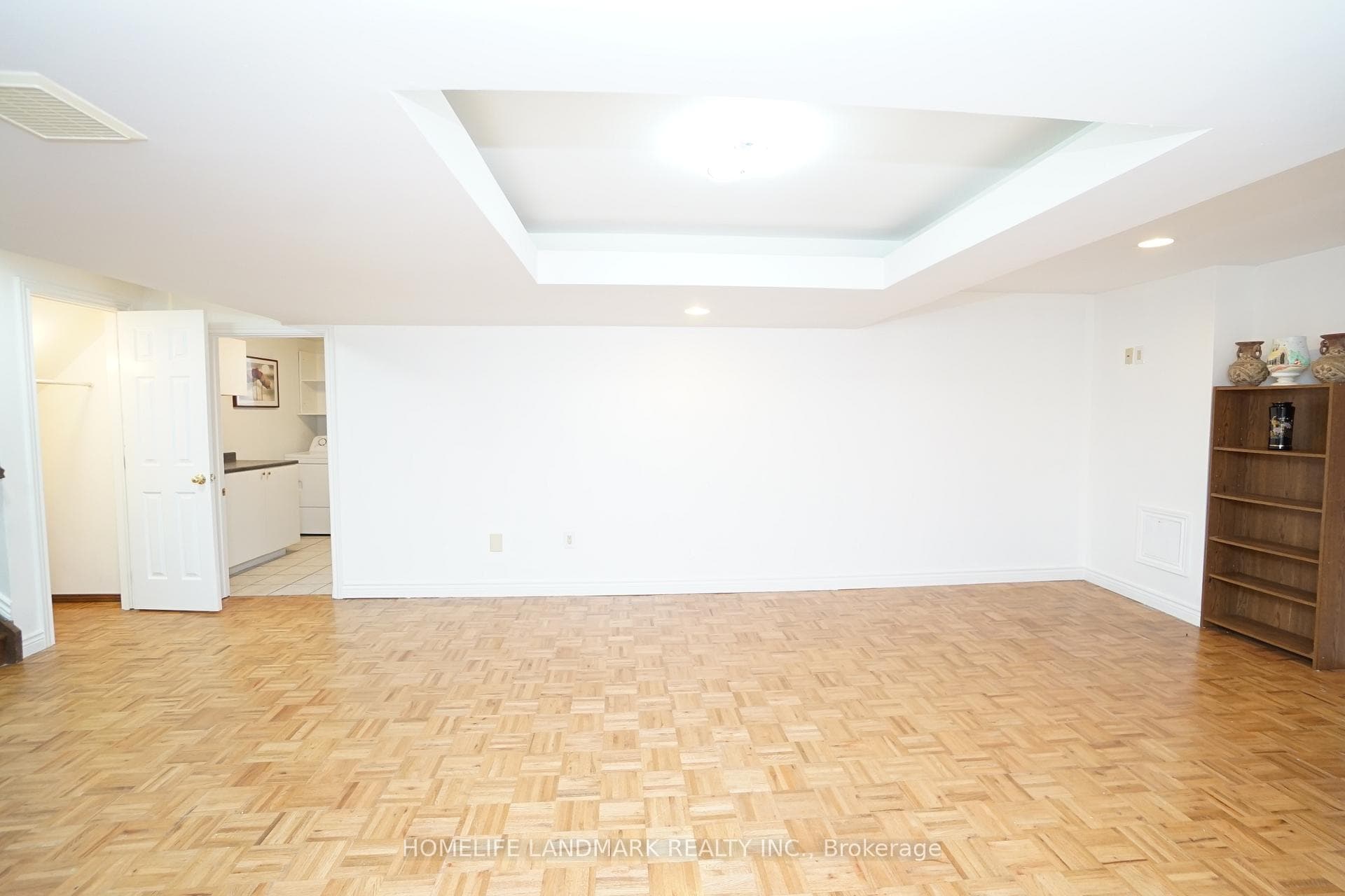 594 Queen Victoria Drive Unit Gound & Bsmt photo 27